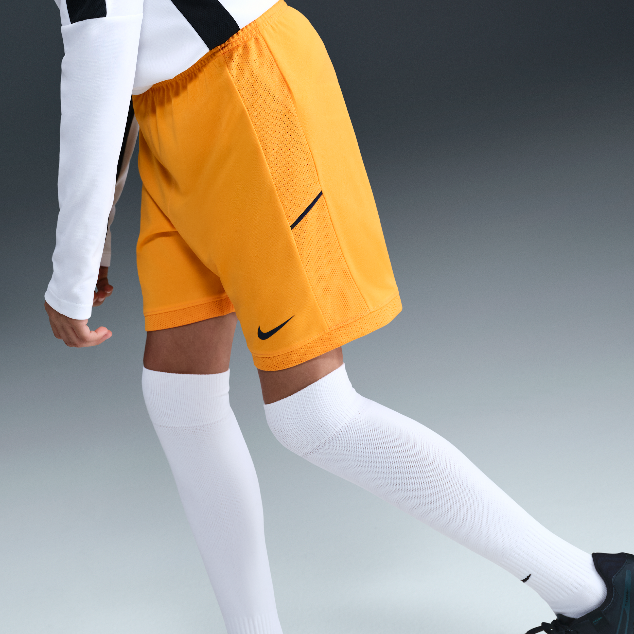 Thumbnail - Erling Haaland Academy Dri-FIT Fußballshorts (ältere Kinder) - Gelb