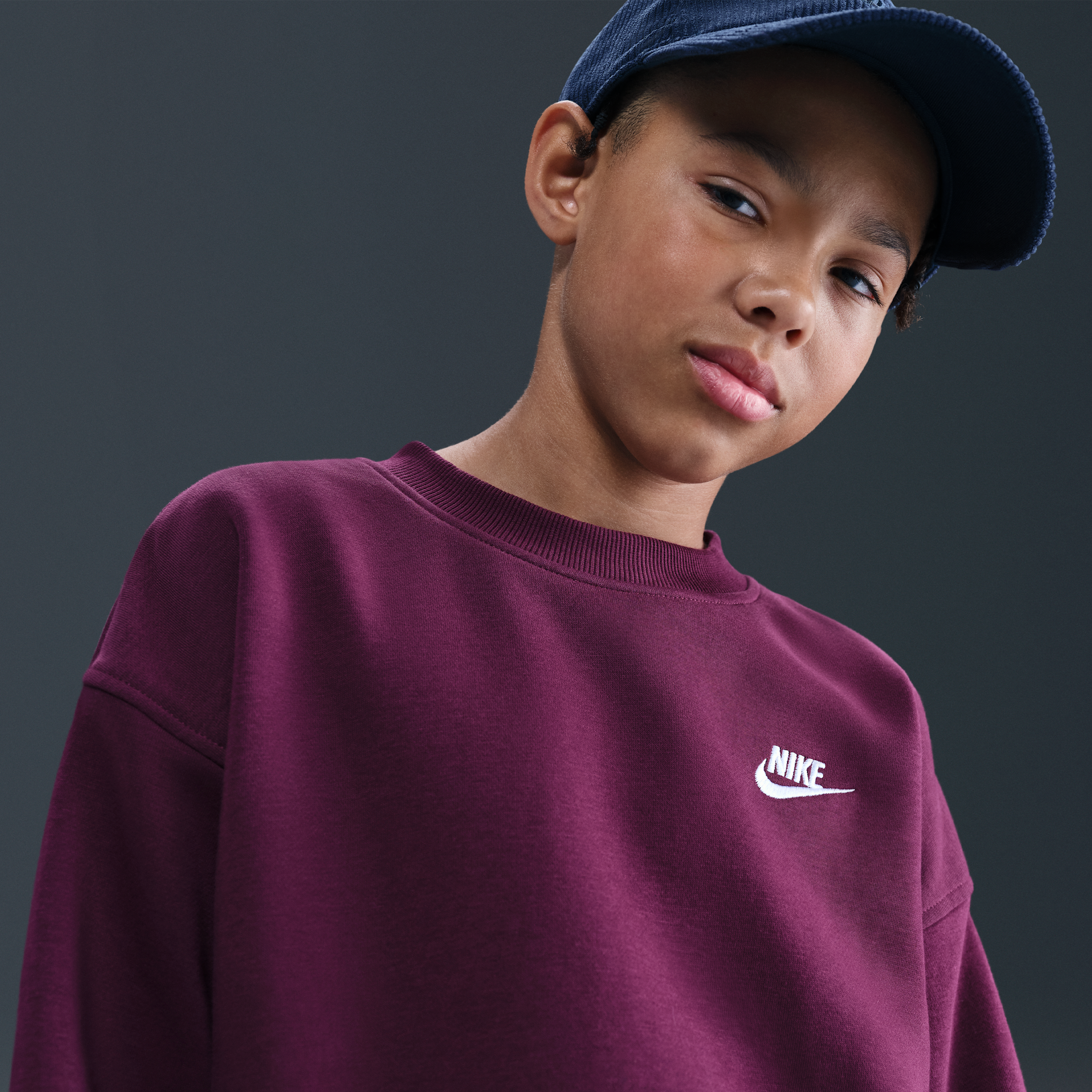 Thumbnail - Nike Club Fleece Oversize-Sweatshirt (ältere Kinder) - Rot