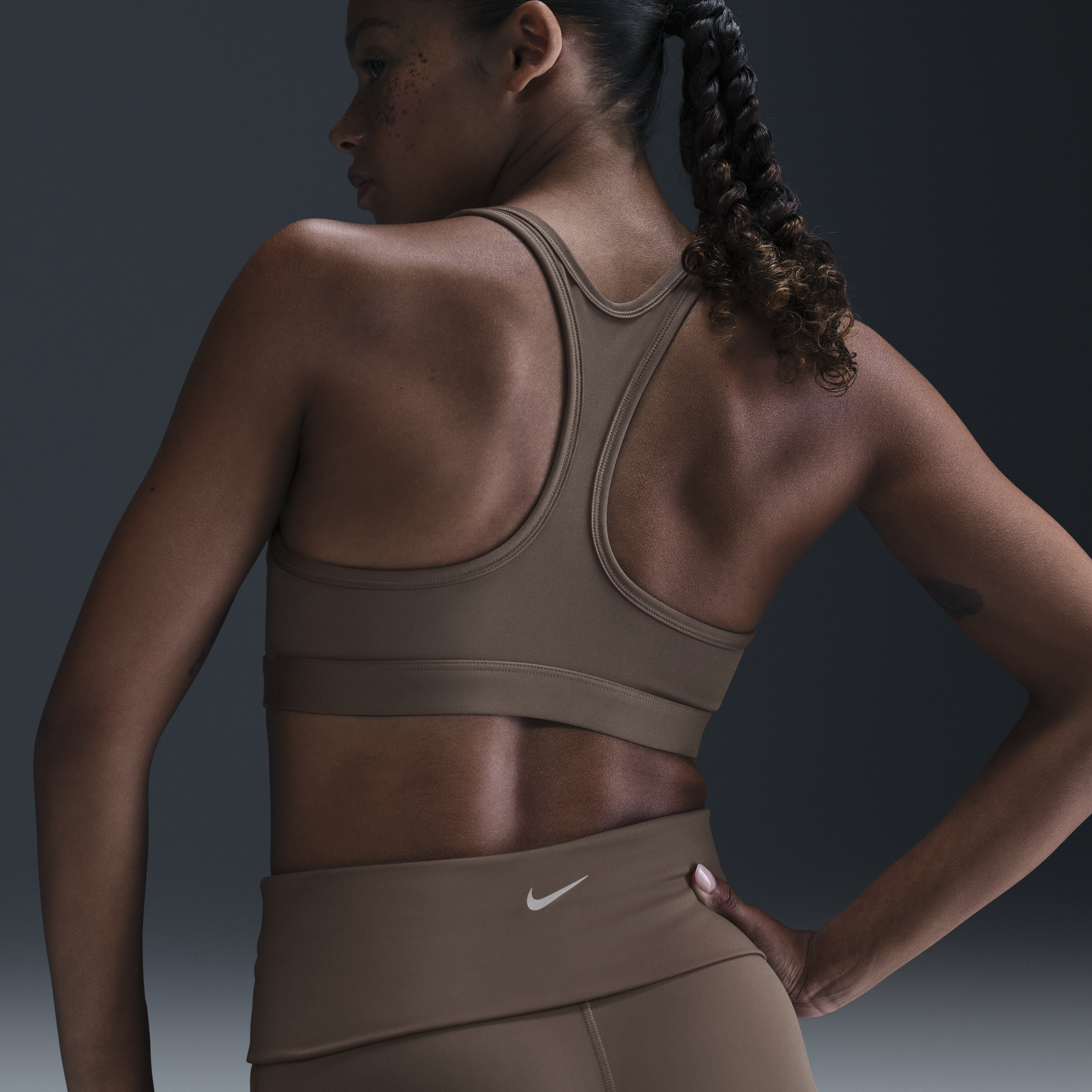 Brassière de sport à maintien léger Nike Swoosh Light Support pour femme - Marron