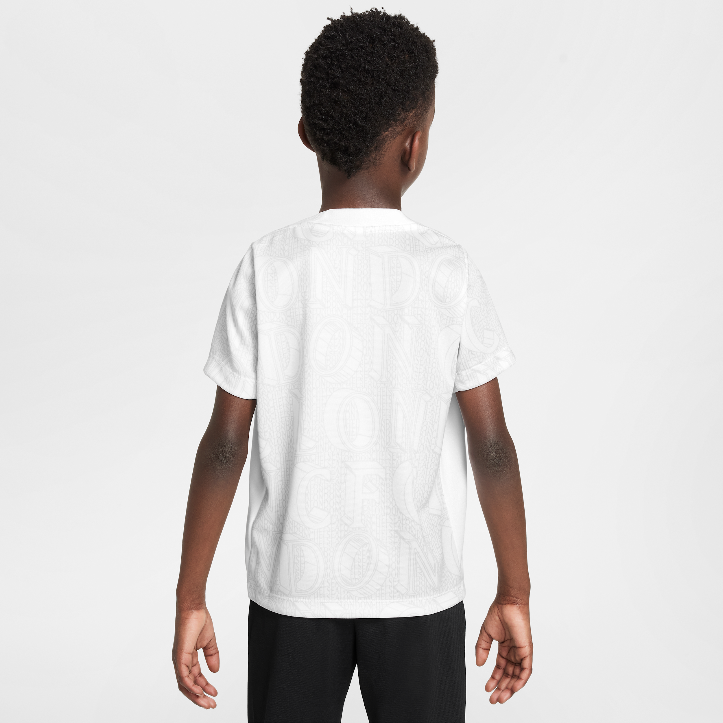 Thumbnail - FC Chelsea Academy Pro Nike Dri-FIT Fußball-Kurzarmshirt für jüngere Kinder - Weiß