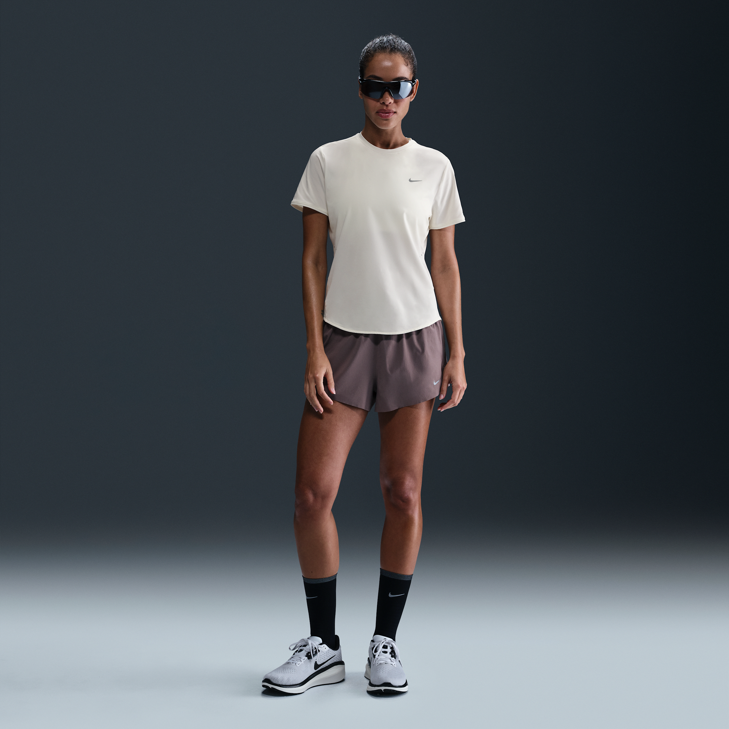 Nike Swift Dri-FIT hardlooptop met korte mouwen voor dames Wit