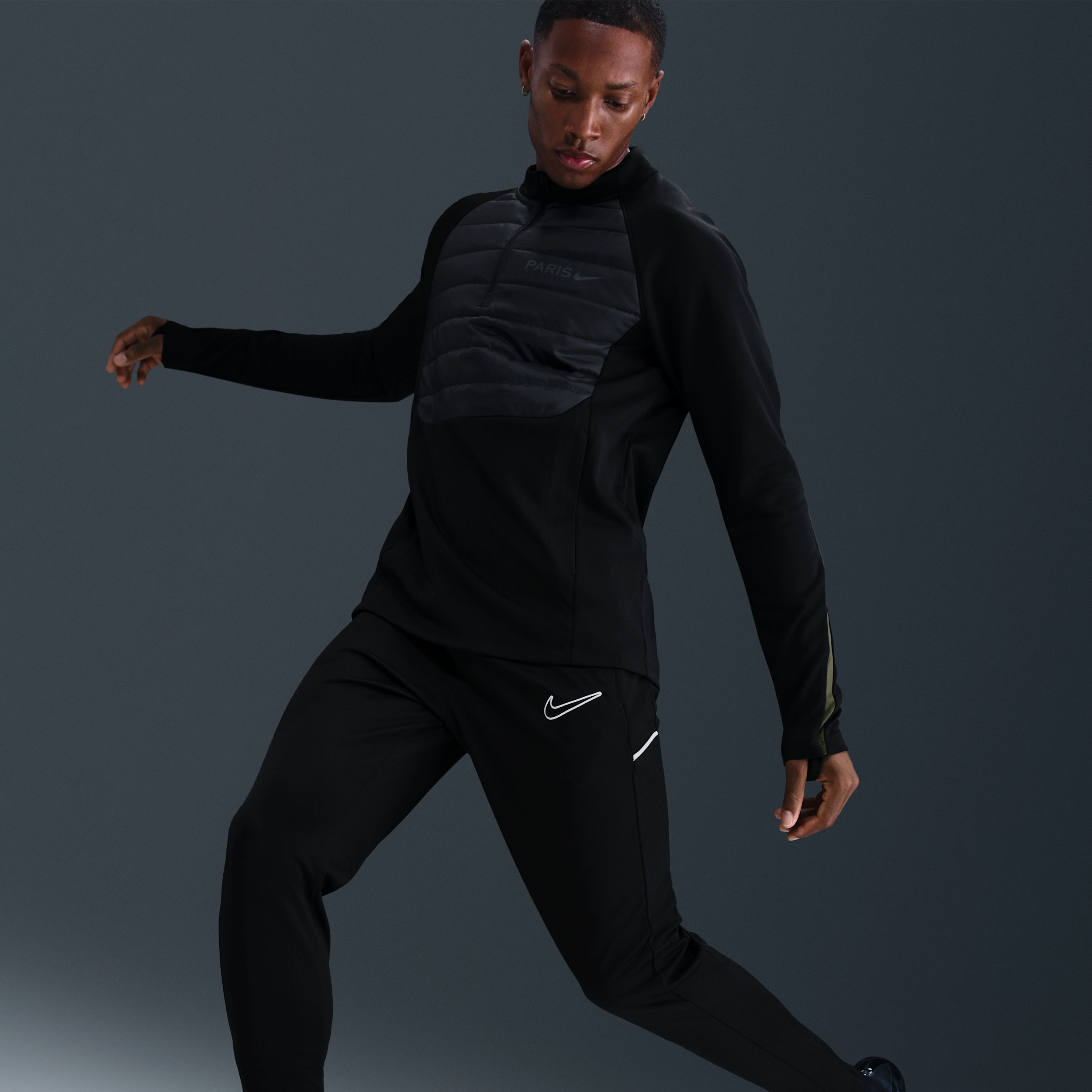 Thumbnail - Paris Saint-Germain Academy Winter Warrior Nike Therma-FIT Fußball-Drill-Oberteil für Herren - Schwarz