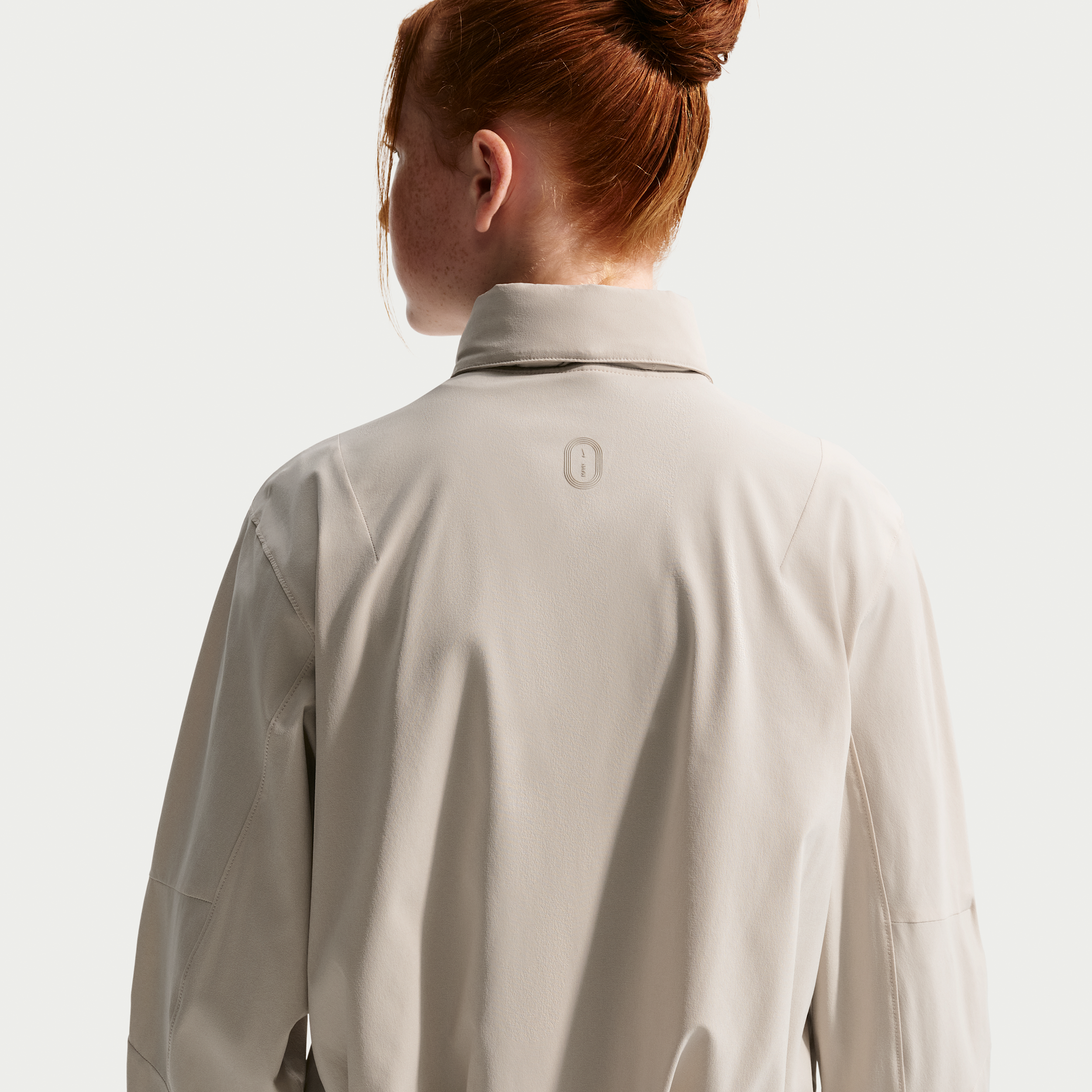 Thumbnail - Nike MAVN wasserabweisende Webjacke mit UV-Schutz für Mädchen - Braun