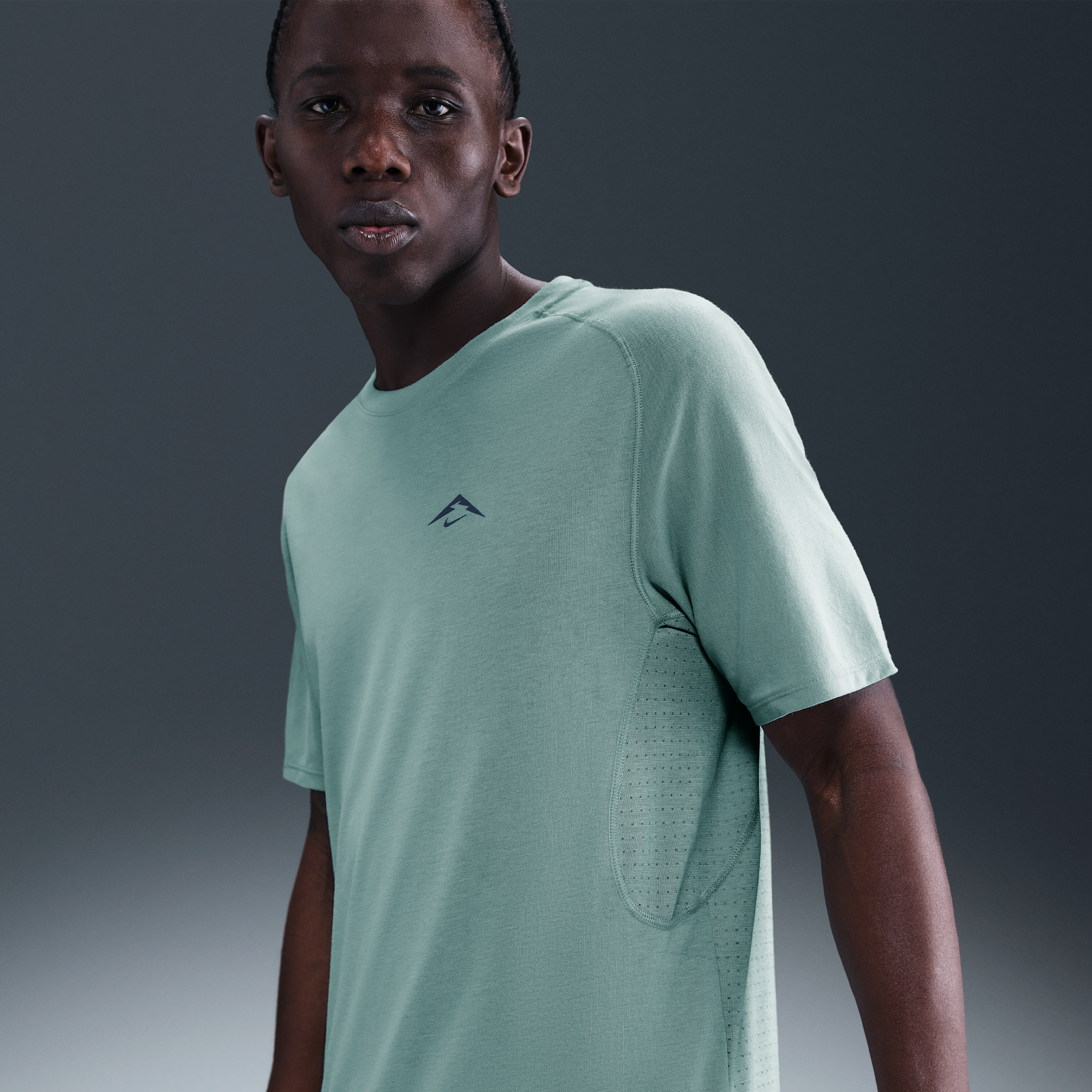 Thumbnail - Nike Solar Chase Dri-FIT ADV Kurzarm-Laufoberteil (Herren) - Grün