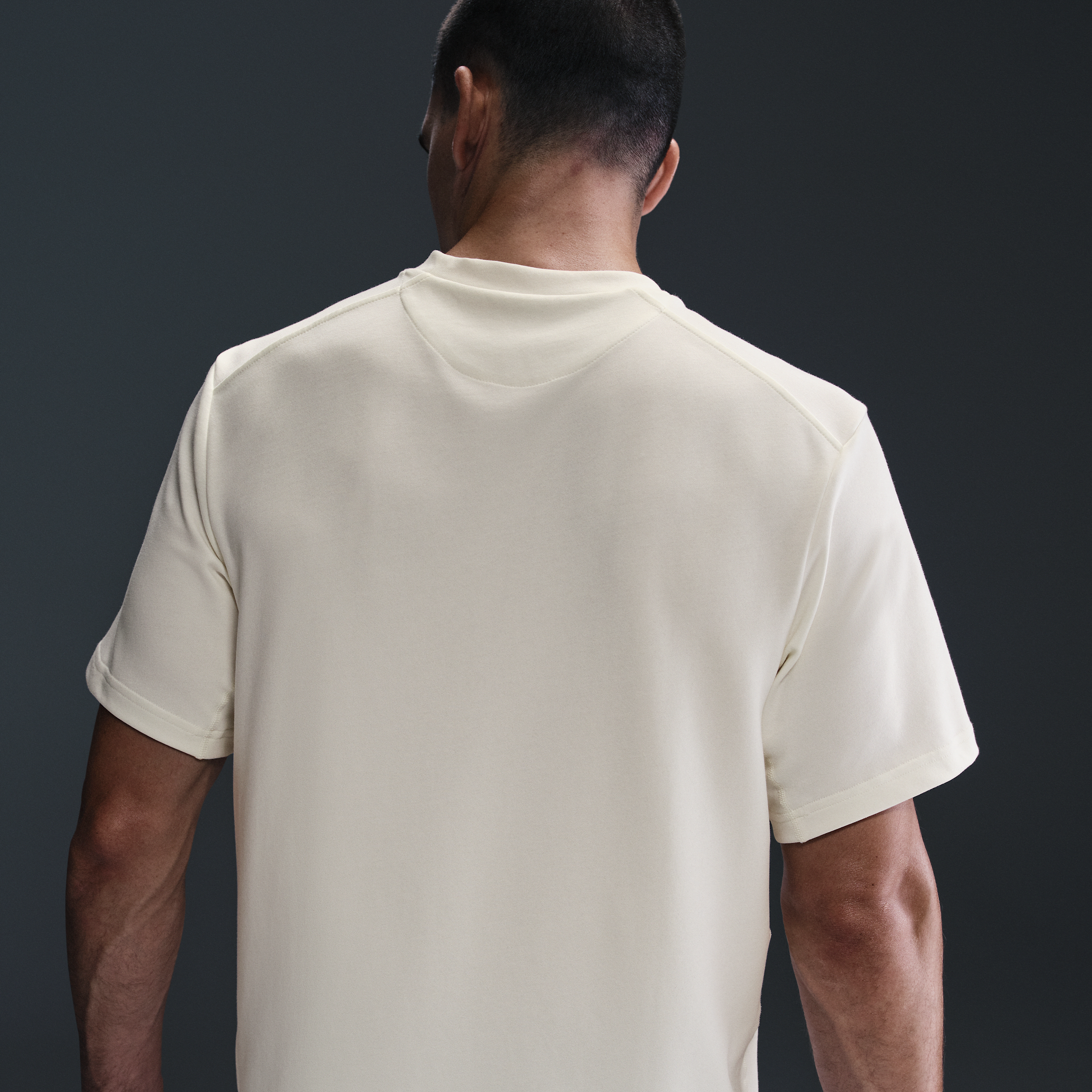 Haut à manches courtes Dri-FIT Nike Primary pour homme - Blanc