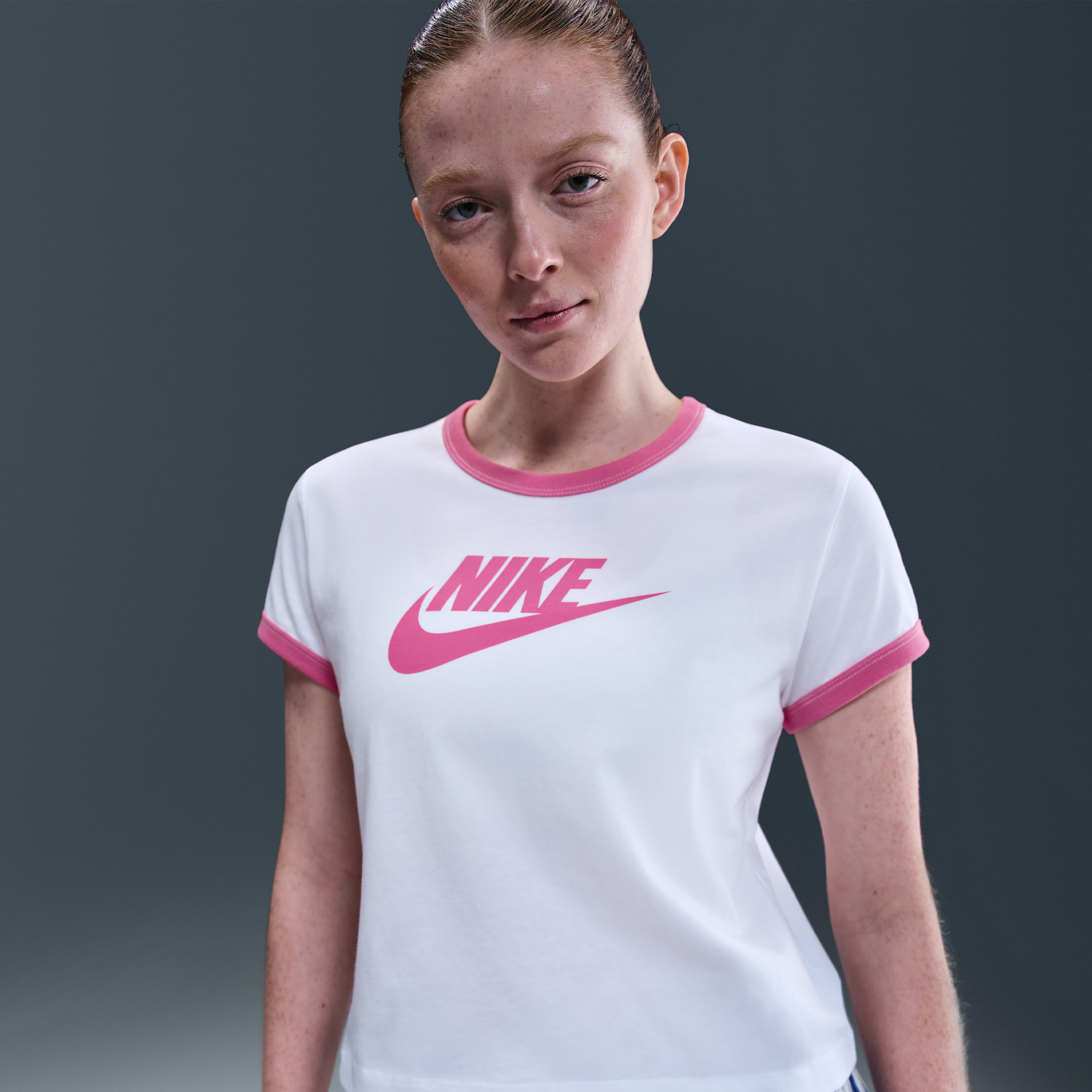 Thumbnail - Nike Ringer-T-Shirt mit Grafikprint (Damen) - Weiß