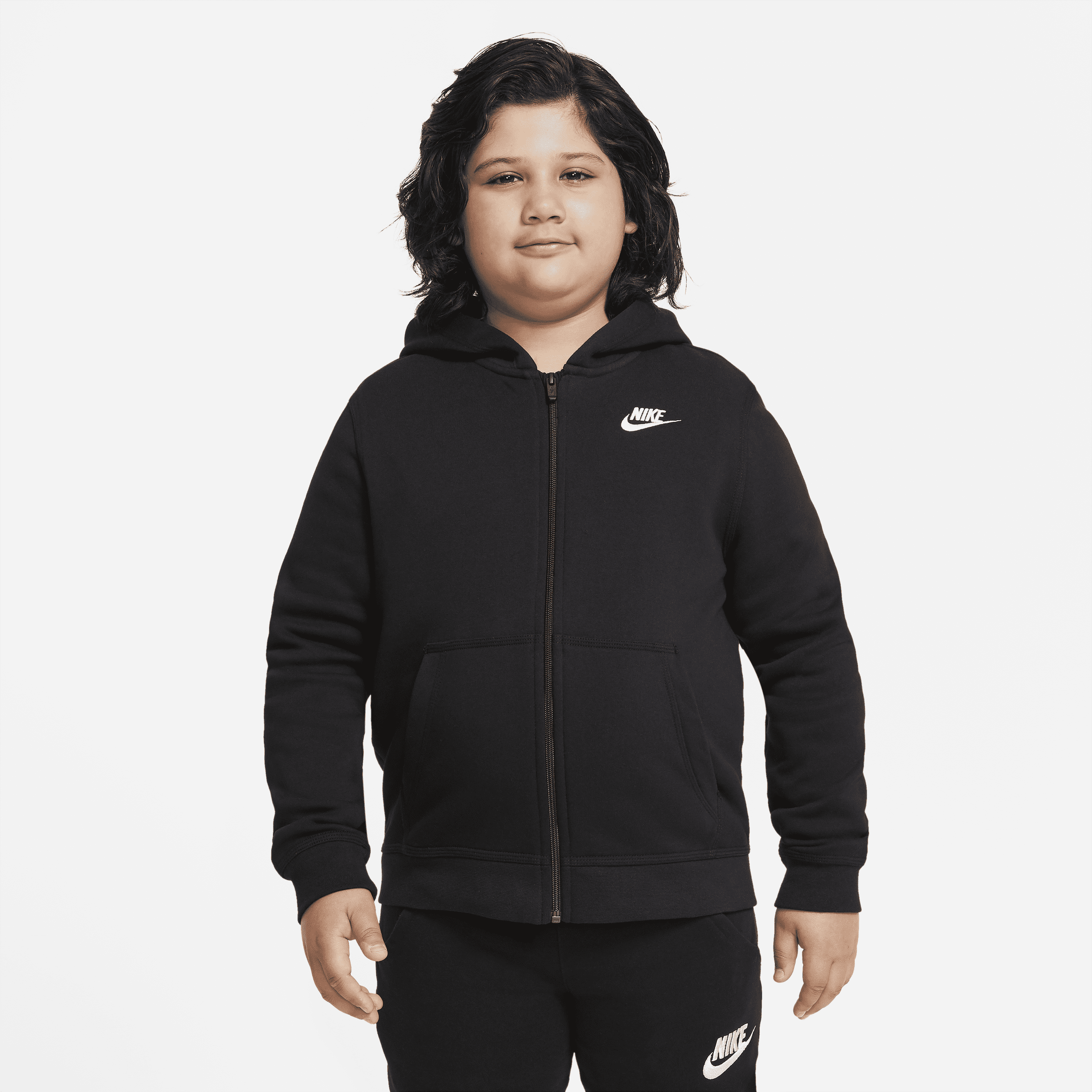 Bluza z kapturem i zamkiem na całej długości dla dużych dzieci (chłopców) Nike Sportswear Club Fleece (szersze rozmiary) - Czerń