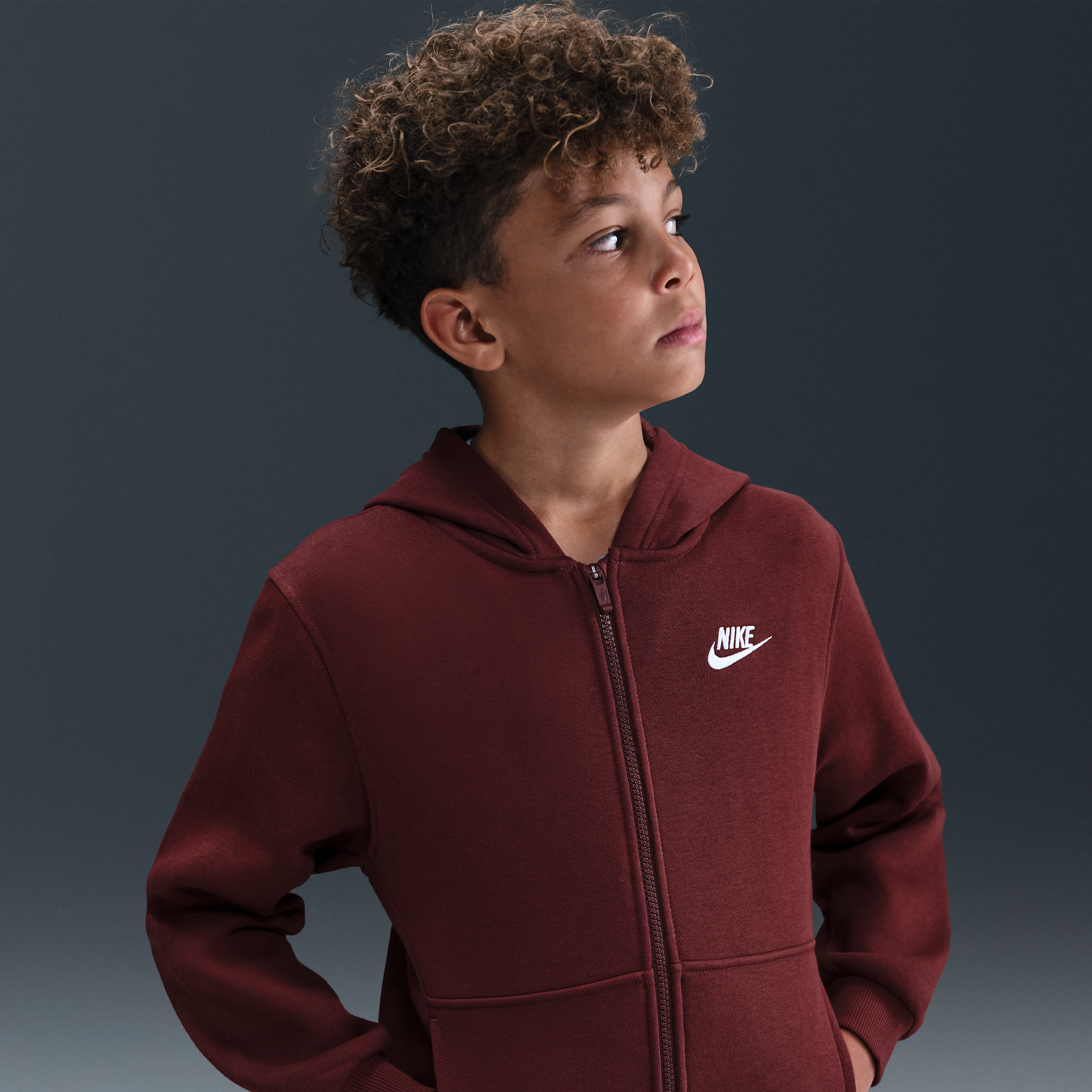 Thumbnail - Nike Club Fleece Kapuzenjacke für ältere Kinder - Rot