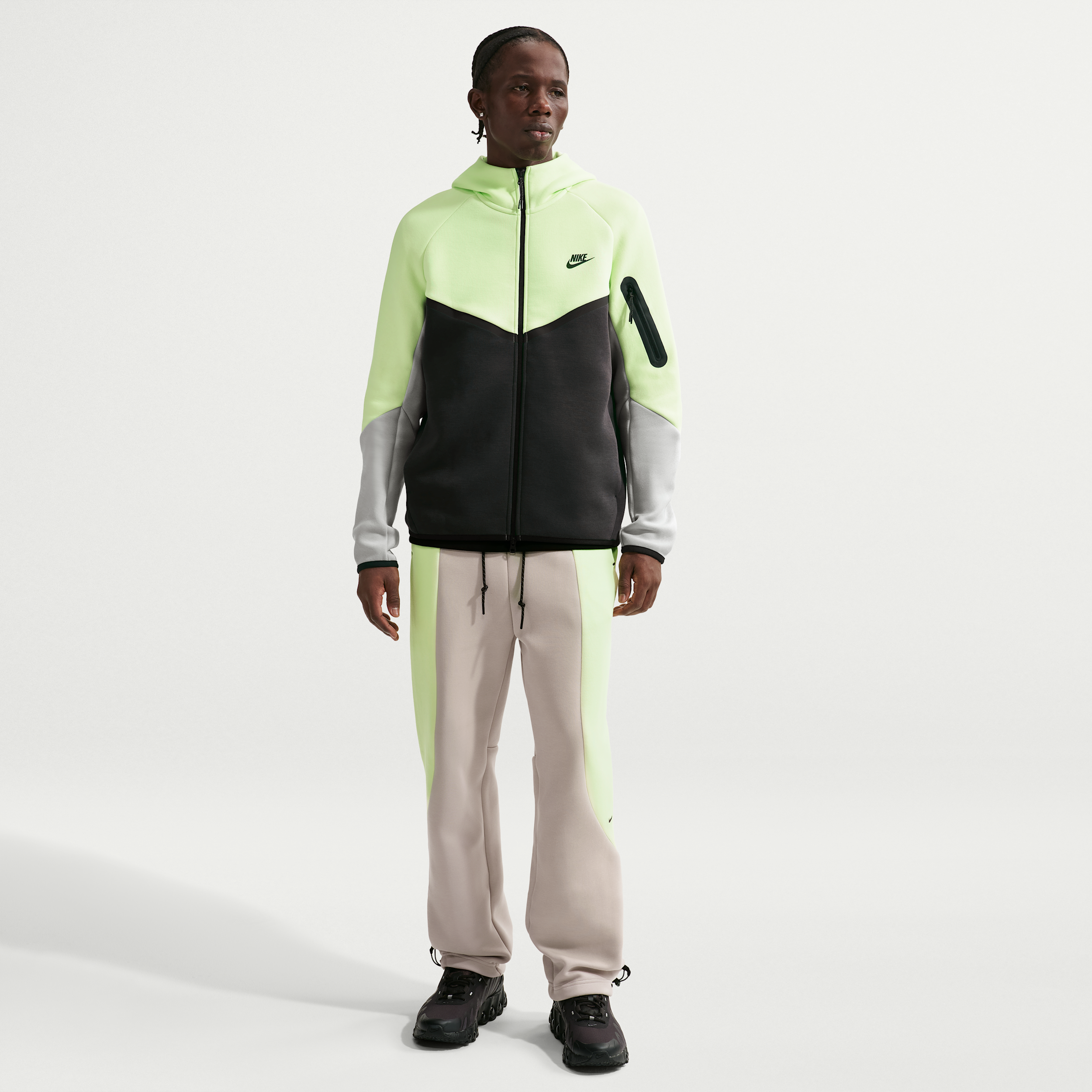 Thumbnail - Nike Tech Fleece-Hose mit offenem Saum und Farbblock-Design (Herren) - Braun