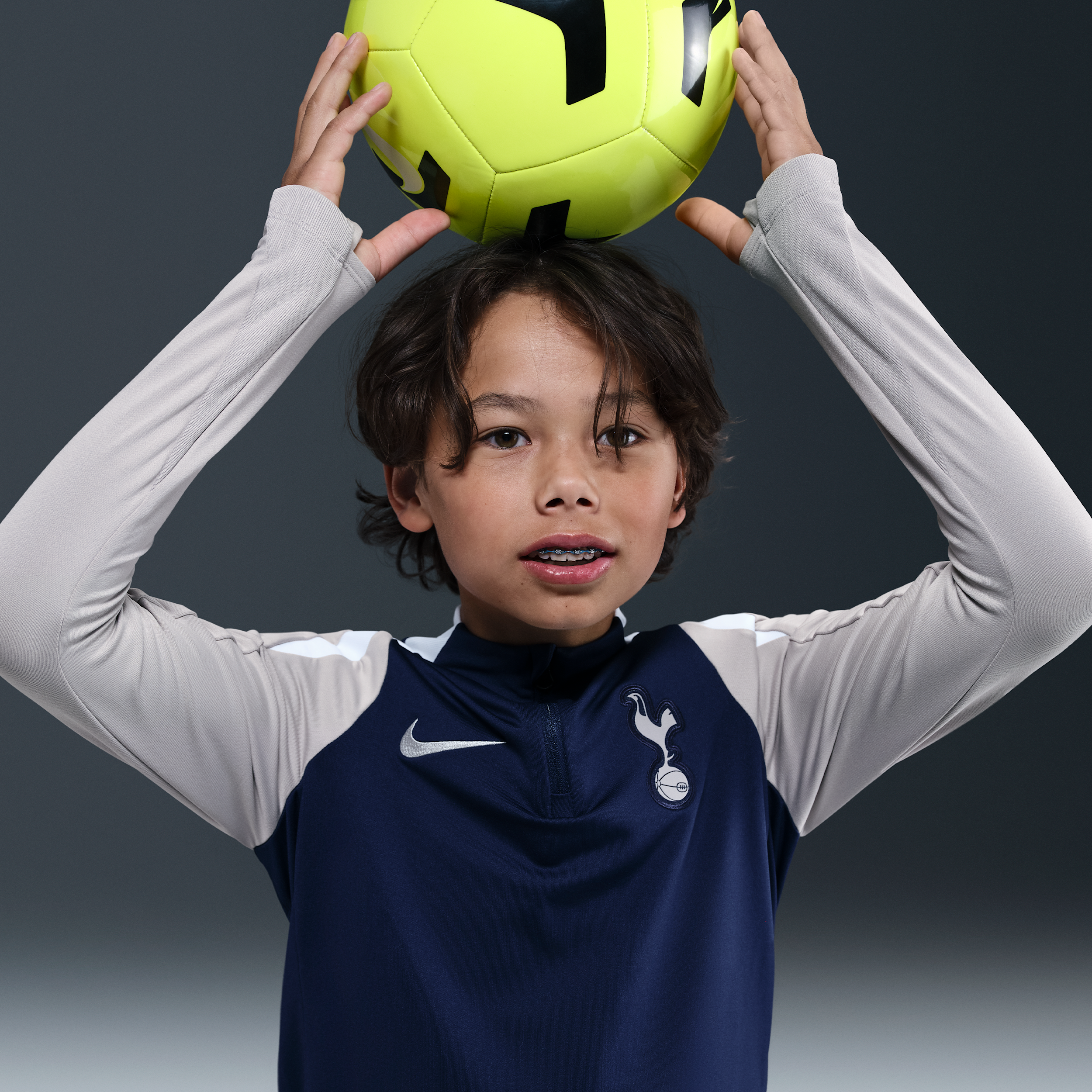 Thumbnail - Tottenham Hotspur Strike Nike Dri-FIT Fußball-Drill-Oberteil für ältere Kinder - Blau