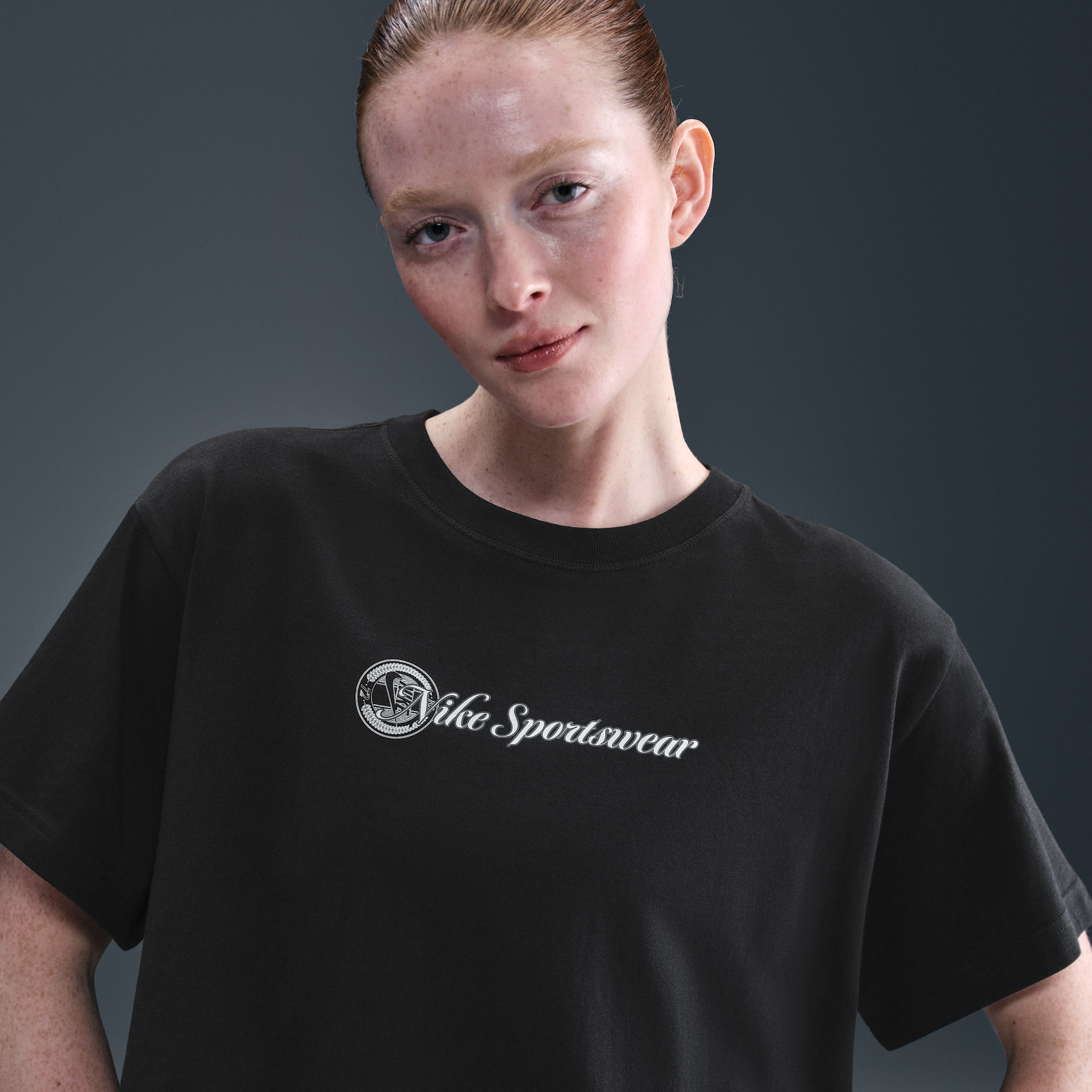Thumbnail - Nike Club weit geschnittenes Cropped-T-Shirt (Damen) - Schwarz