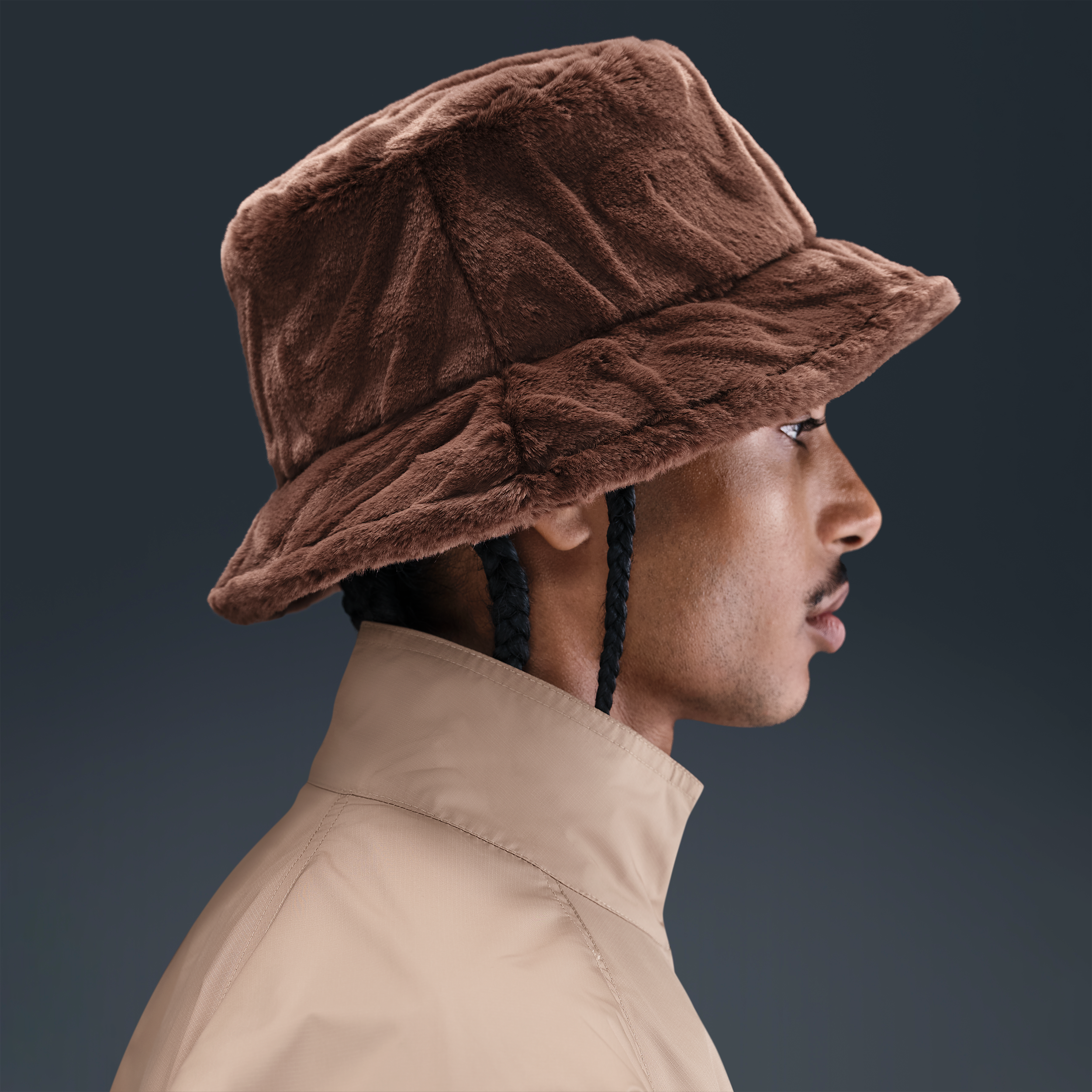Thumbnail - Nike Apex Bucket Hat aus Kunstfell - Braun