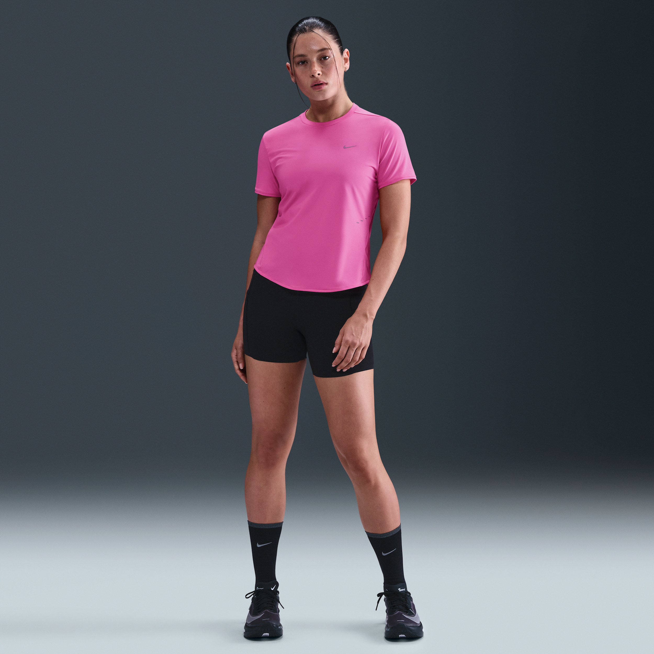 Nike Swift Dri-FIT hardlooptop met korte mouwen voor dames Roze