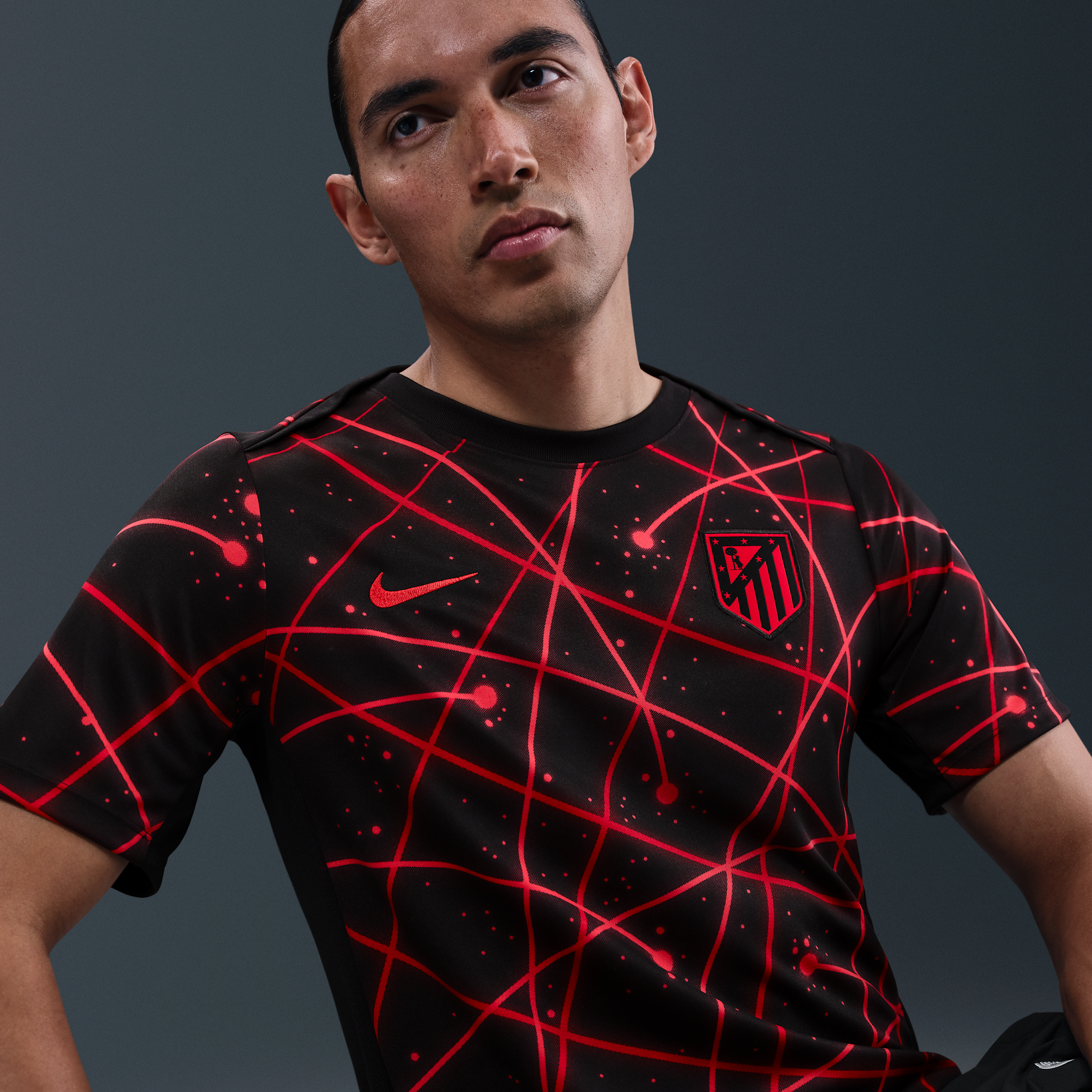 Thumbnail - Atlético Madrid Academy Pro Nike Dri-FIT Pre-Match Kurzarm-Fußballoberteil (Herren) - Schwarz