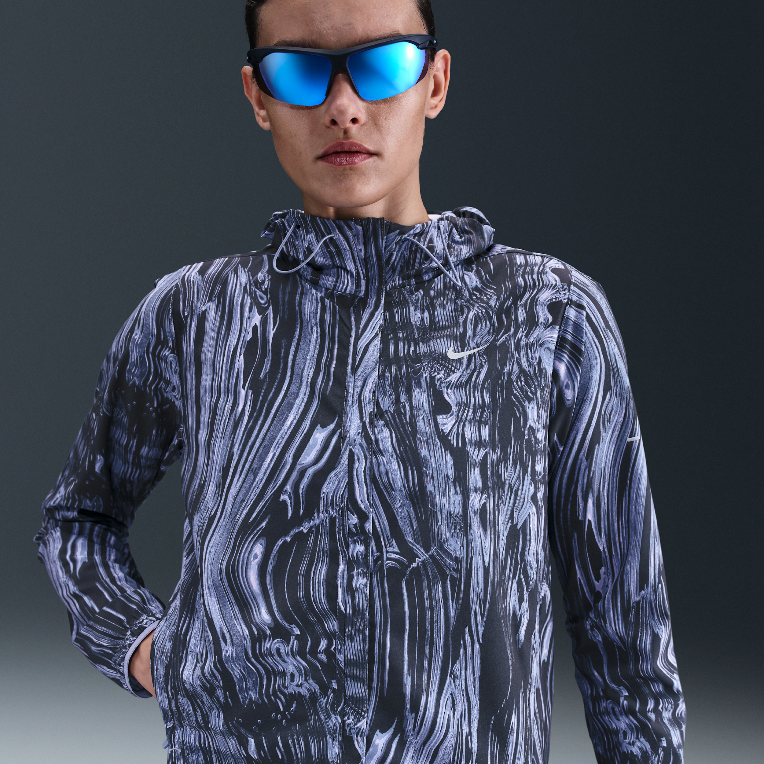 Nike Swift Repel hardloopjack met uv-bescherming en print voor dames - Blauw