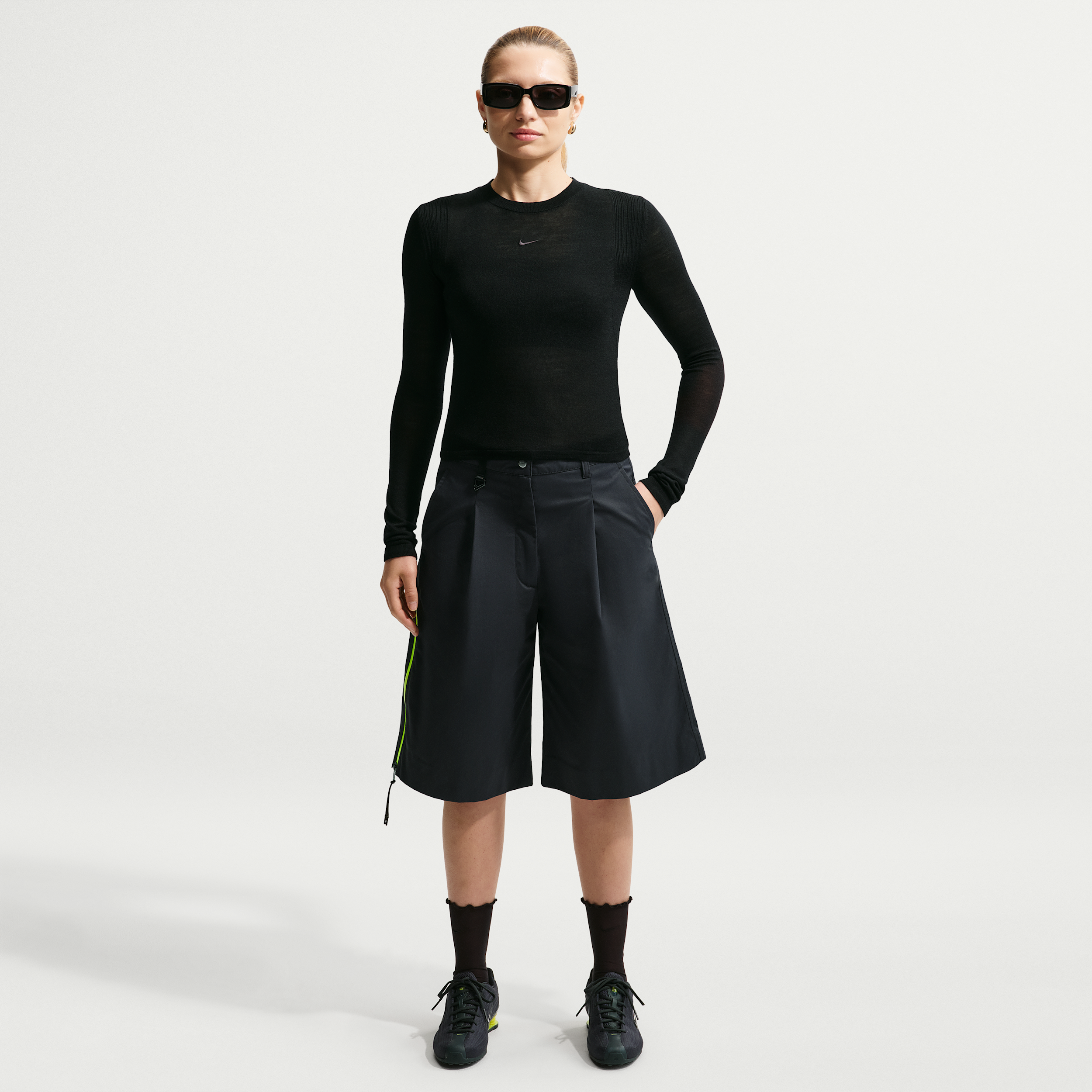 Thumbnail - Nike Airreverent Shorts mit niedrigem Bund (Damen) - Schwarz