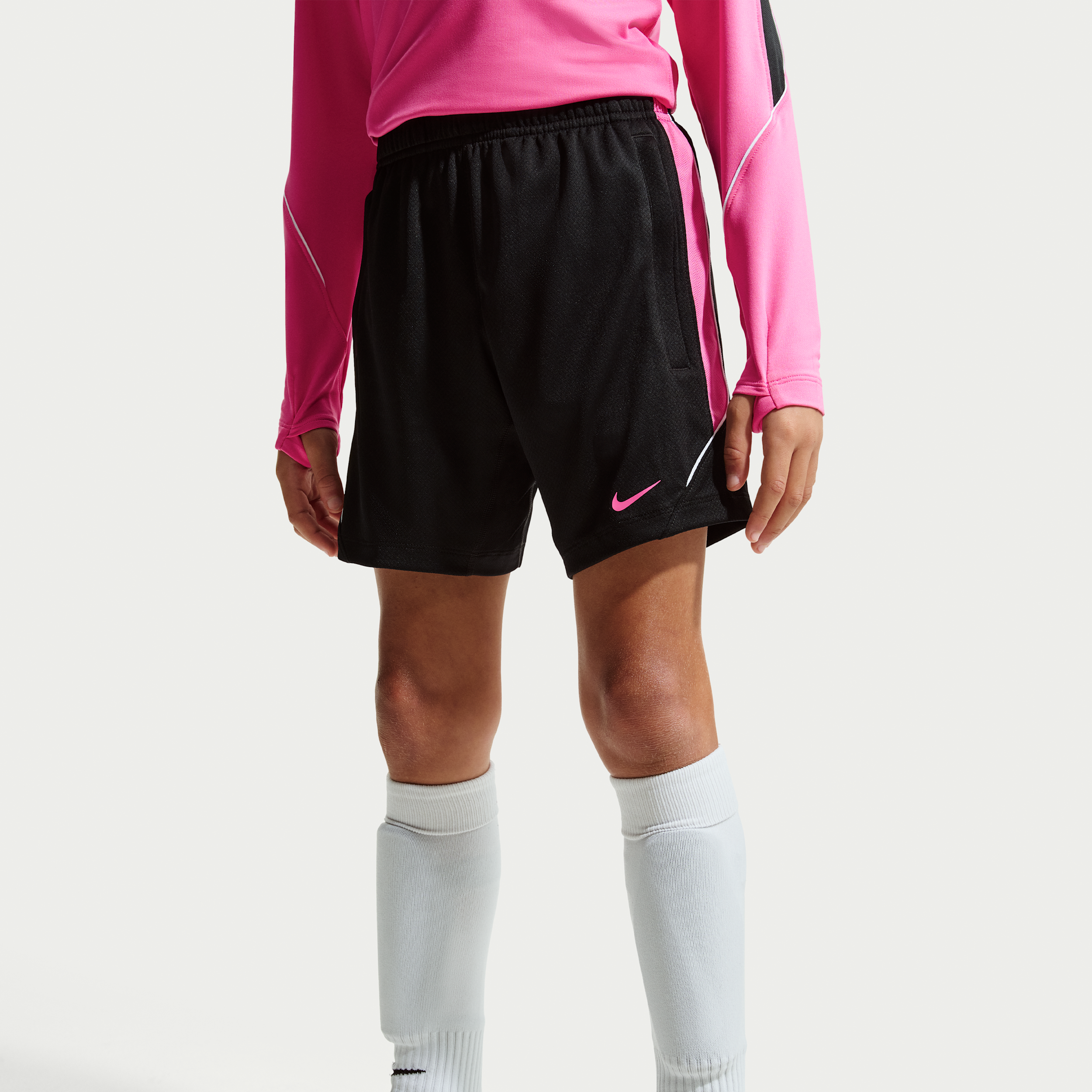 Thumbnail - Nike Strike Dri-FIT Fußballshorts (ältere Kinder) - Schwarz