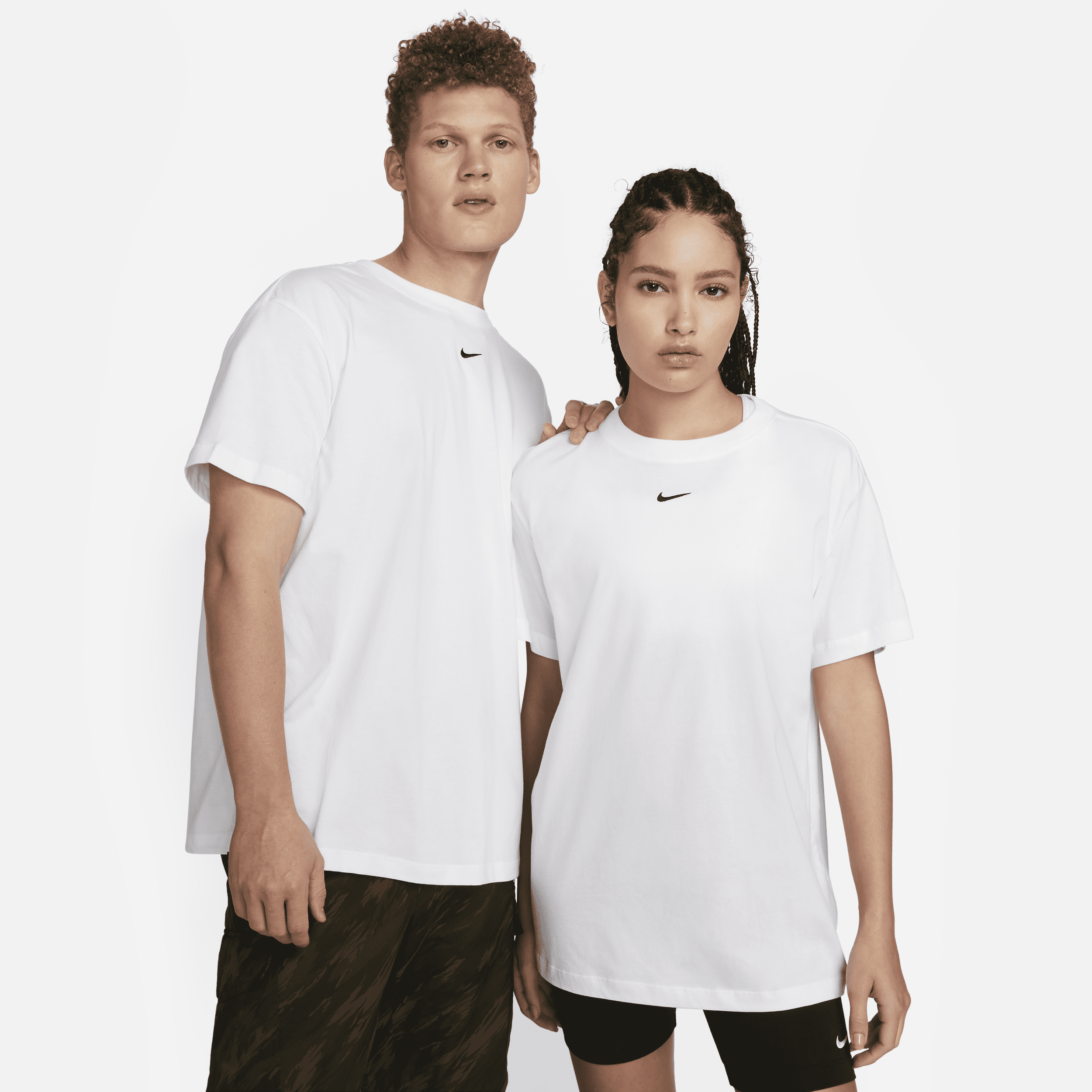 Nike Graphic Boyfriend T-Shirt in White