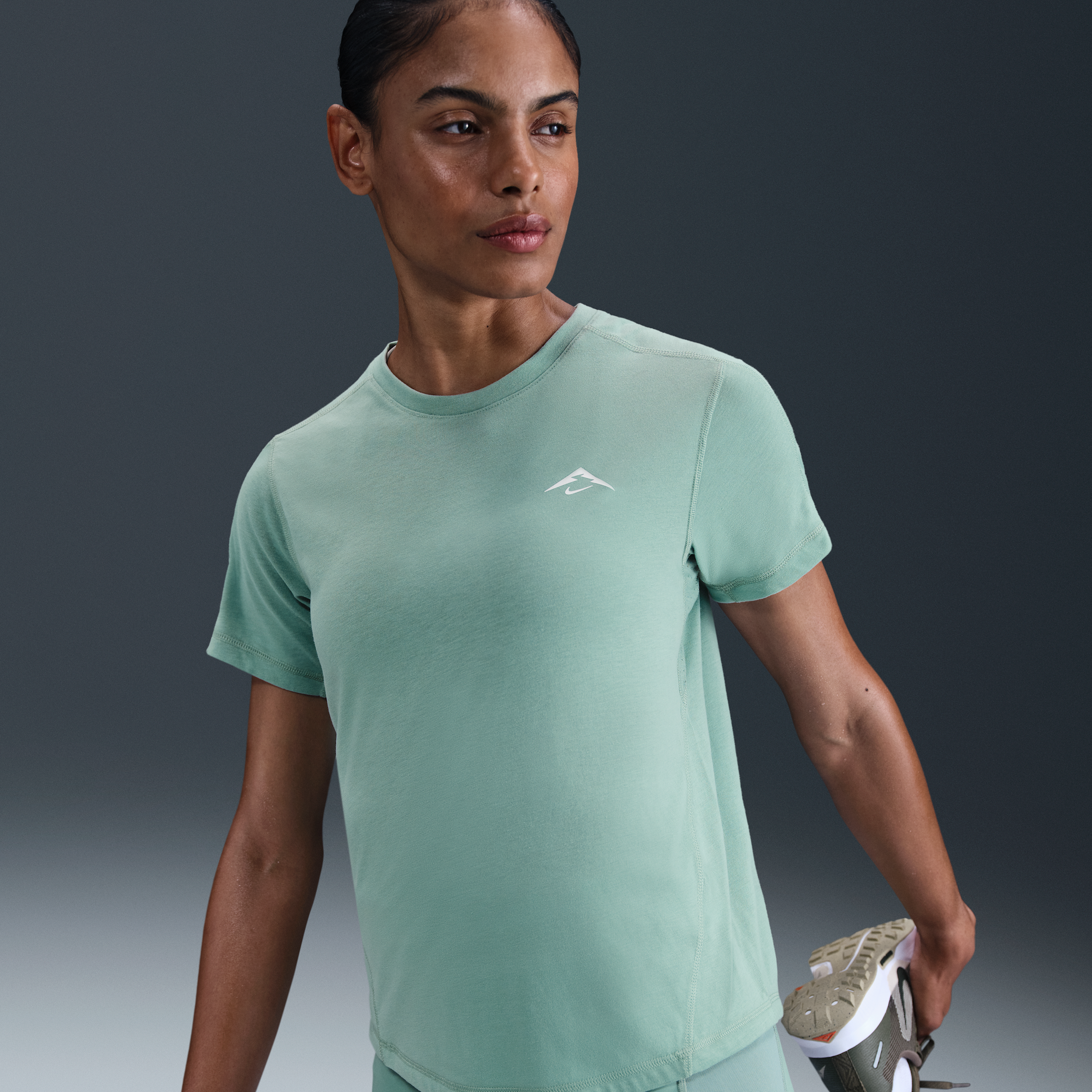 Thumbnail - Nike Trail Dri-FIT Kurzarm-Laufoberteil (Damen) - Grün