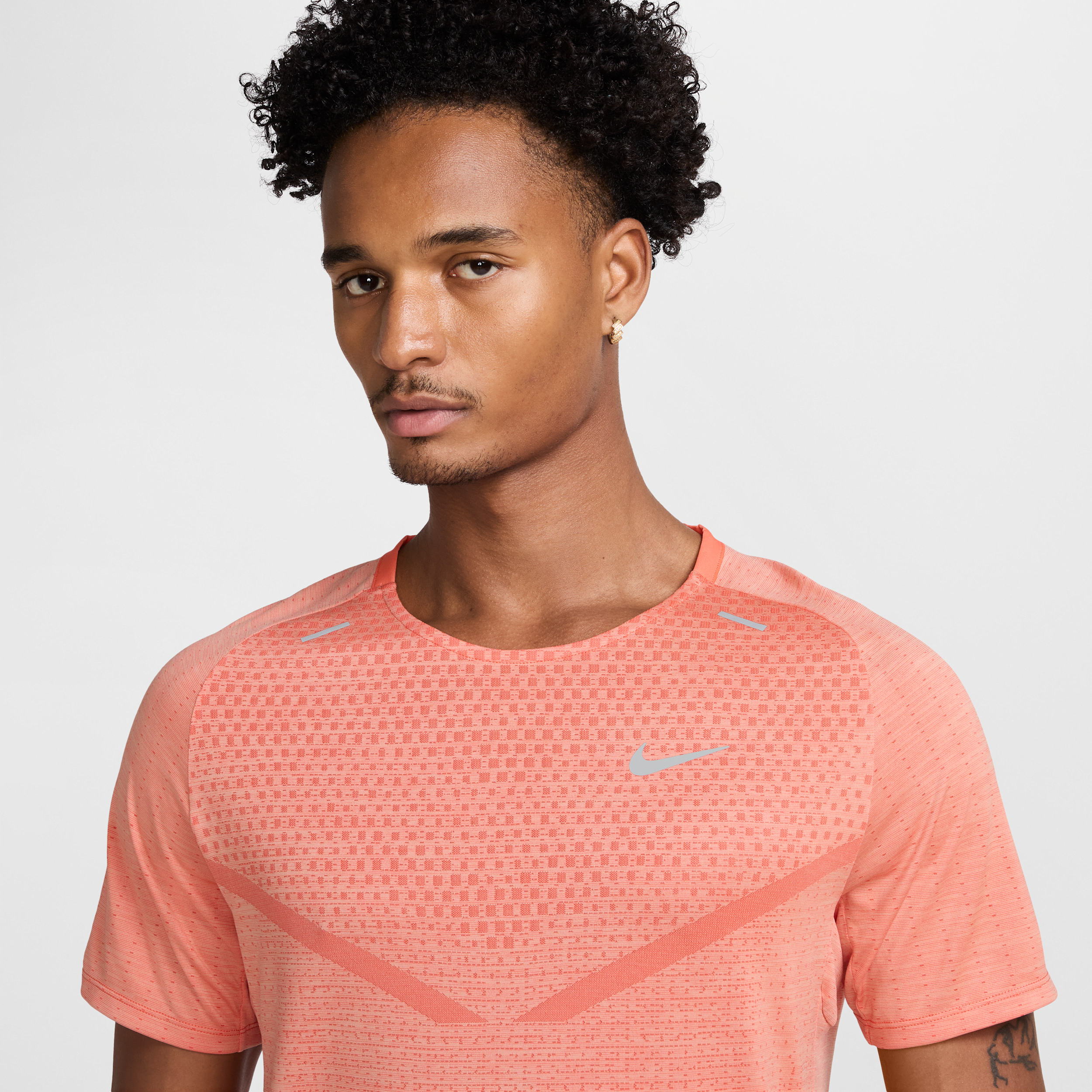 Haut de running à manches courtes Dri-FIT Nike TechKnit ADV pour homme - Rose