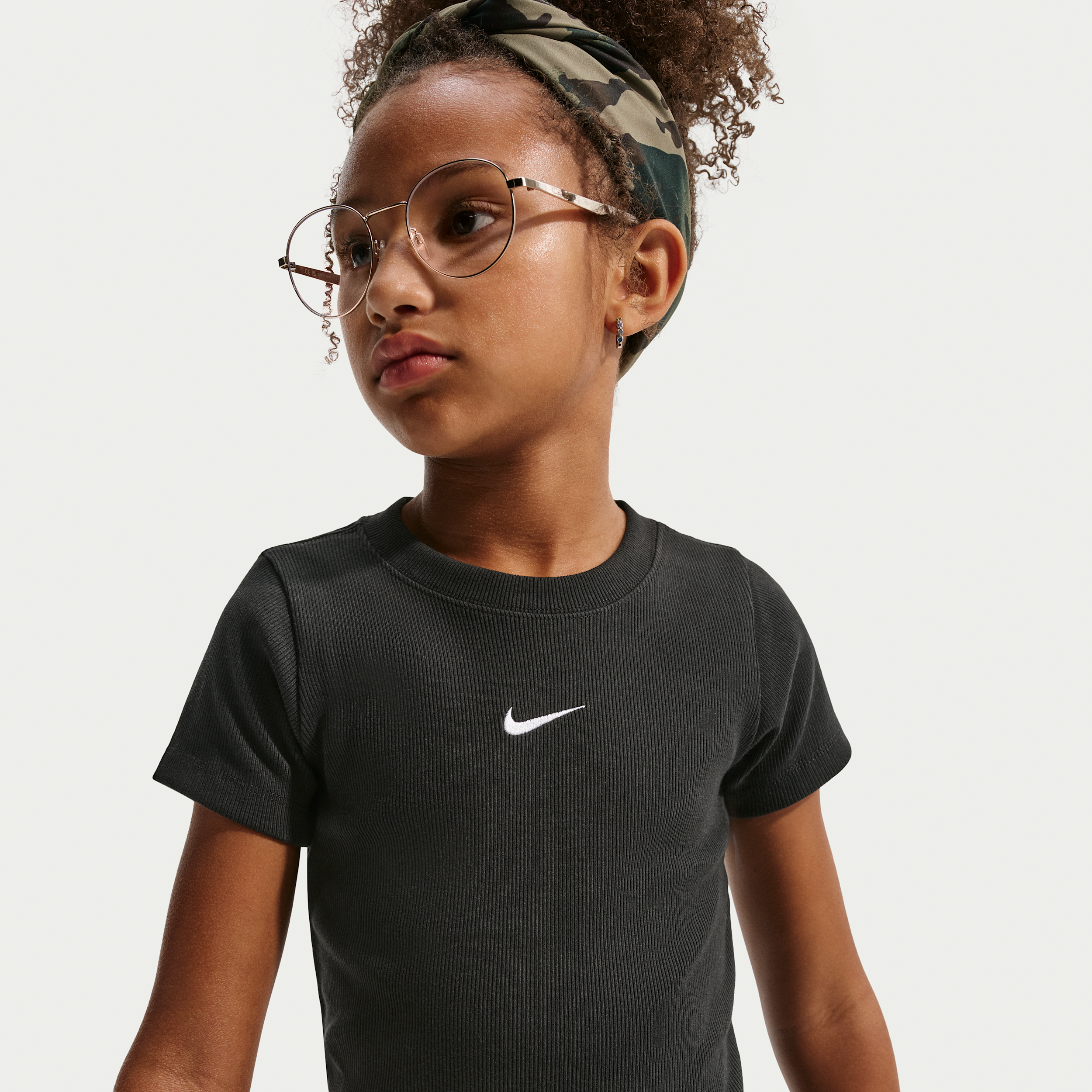 Nike aansluitend cropped geribd T-shirt voor meisjes - Zwart
