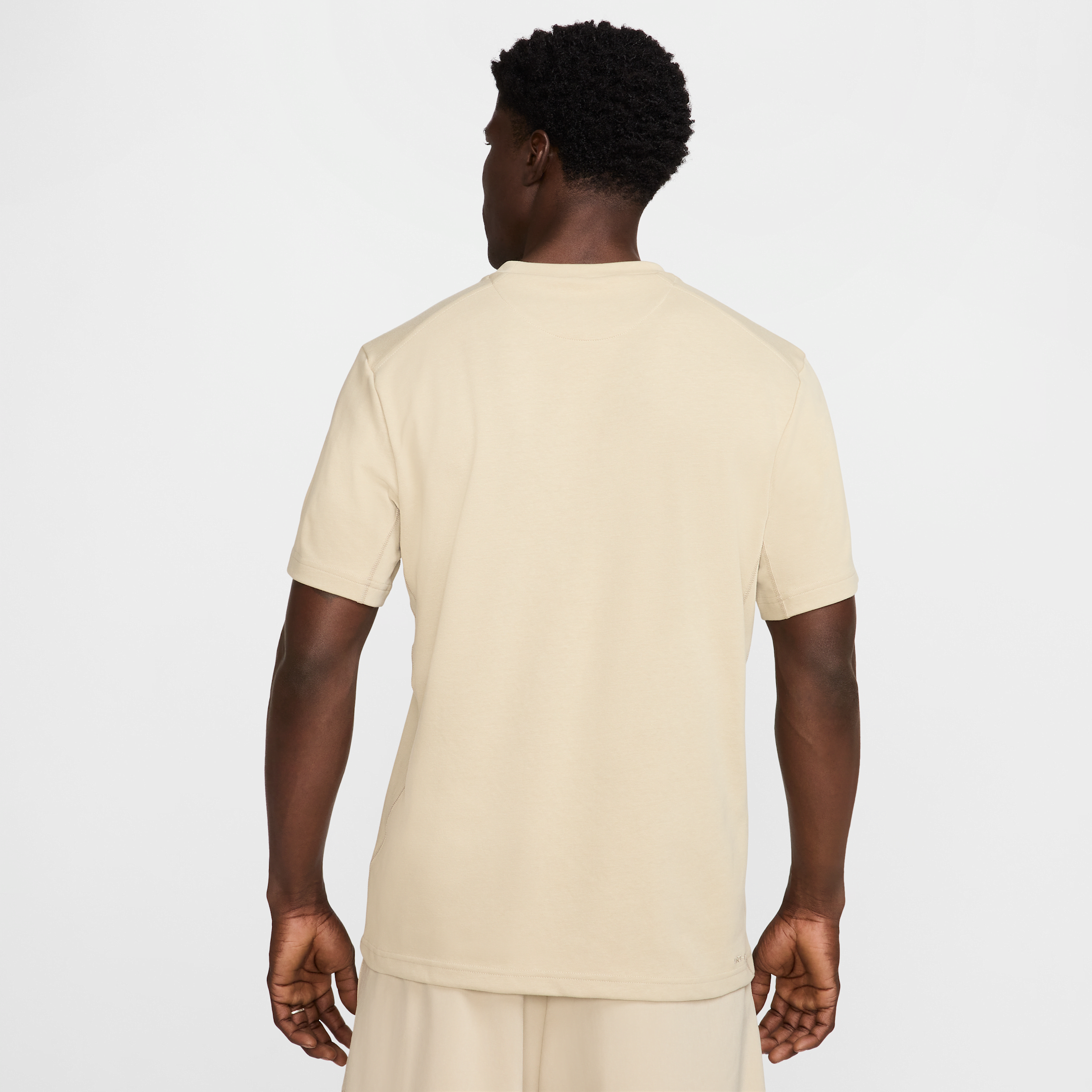 Haut à manches courtes Dri-FIT Nike Primary pour homme - Marron