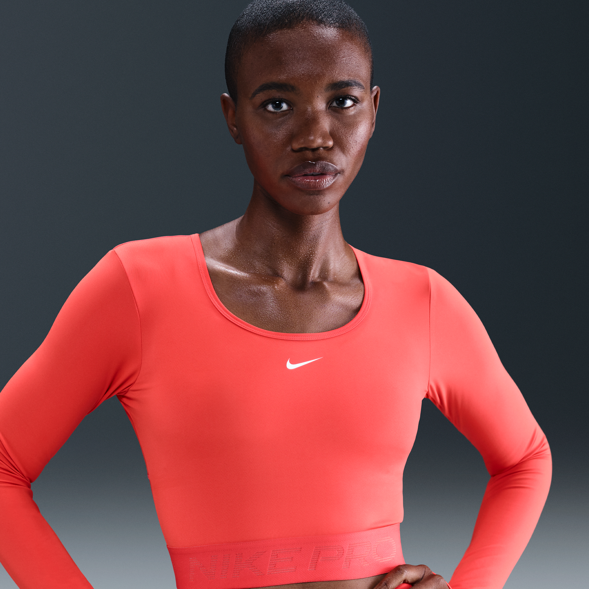Thumbnail - Nike Pro Dri-FIT verkürztes Longsleeve (Damen) - Rot
