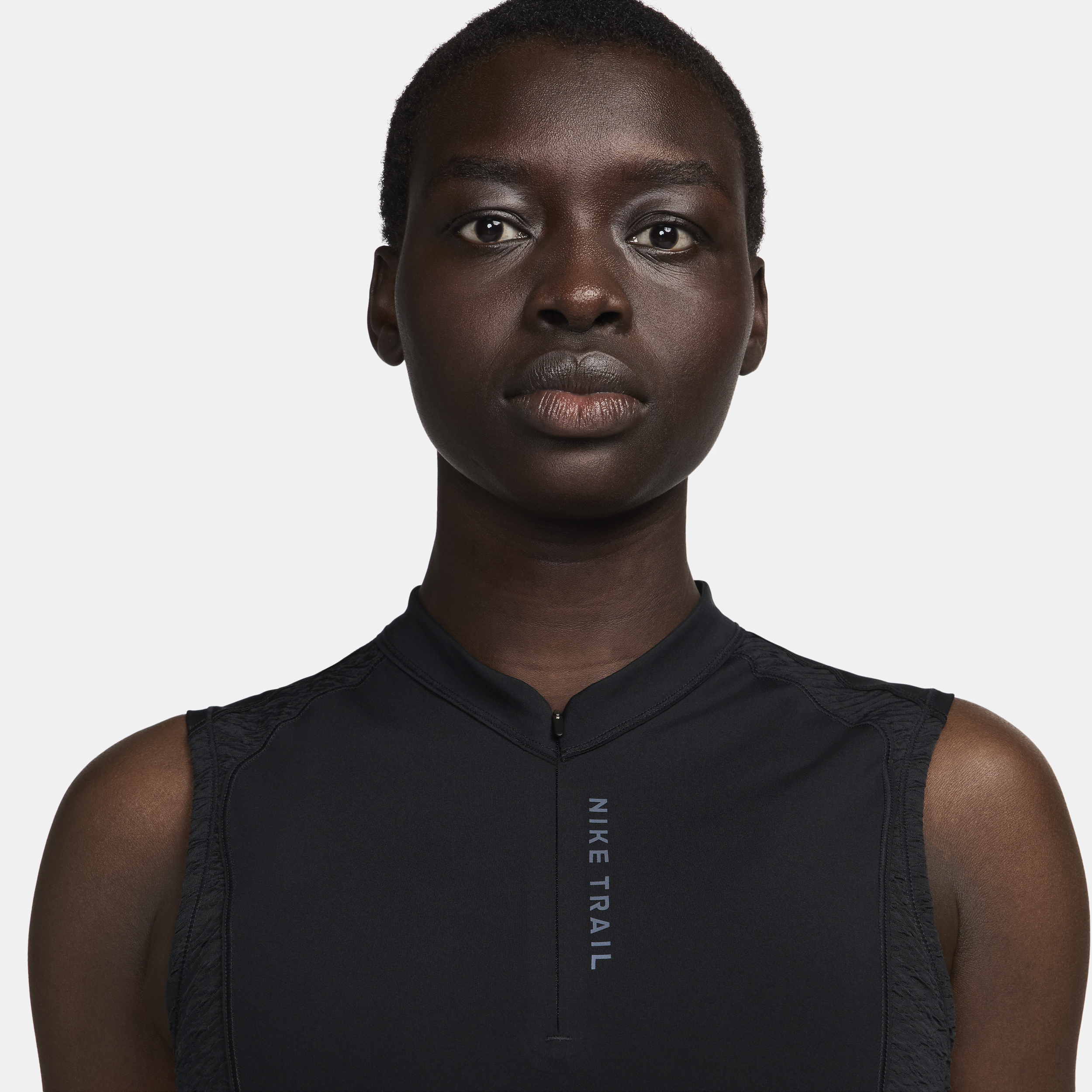 Nike Trail Dri-FIT hardlooptanktop met korte rits voor dames Zwart