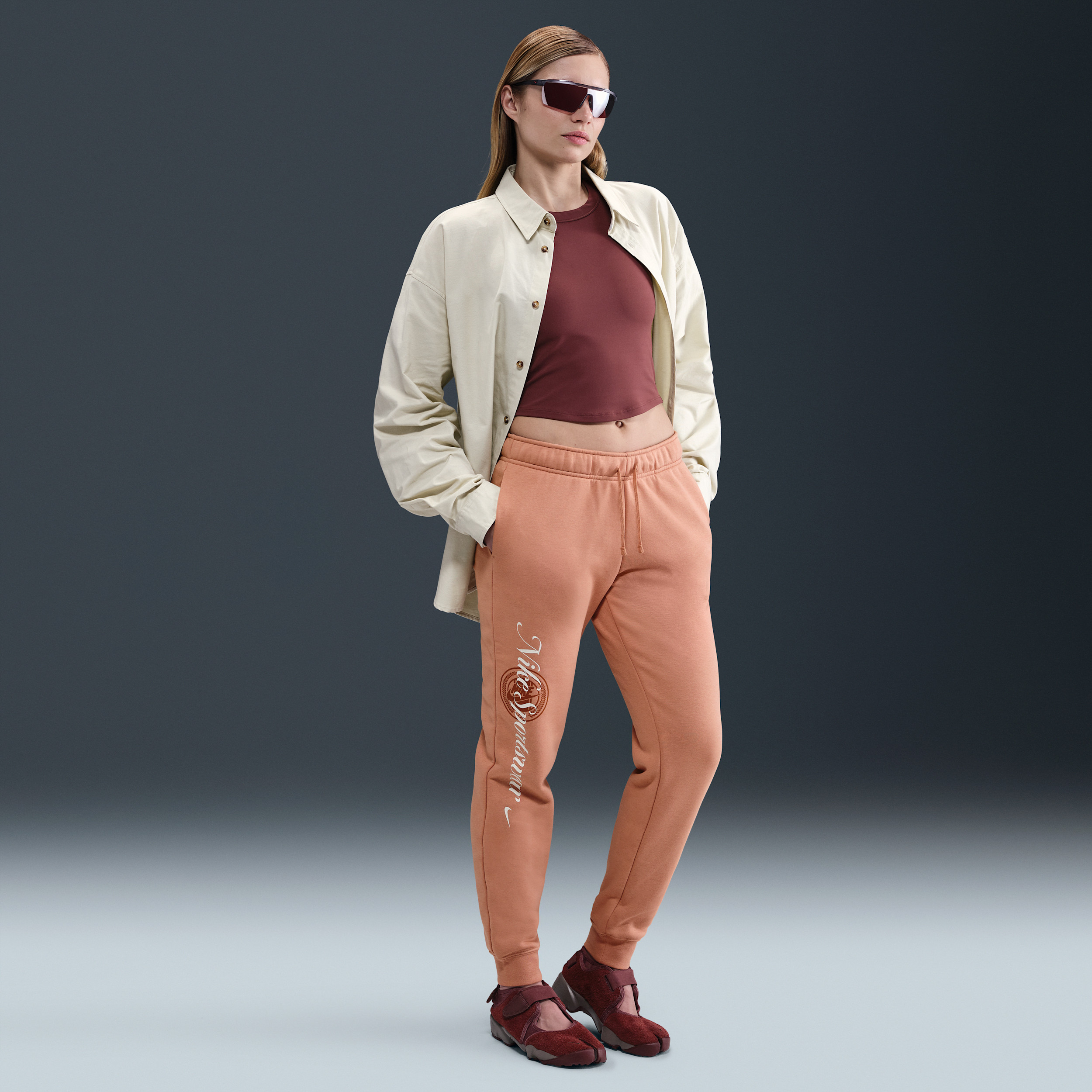 Nike Club Fleece Women's Mid-Rise Graphic Trousers - Pink - Fleece