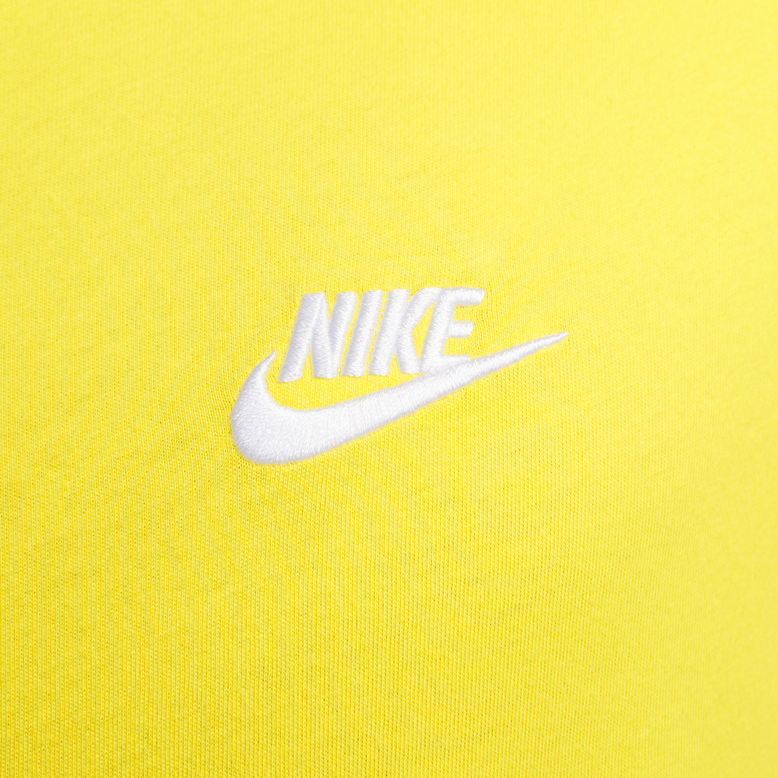 Nike Sportswear Club T-shirt voor heren Geel