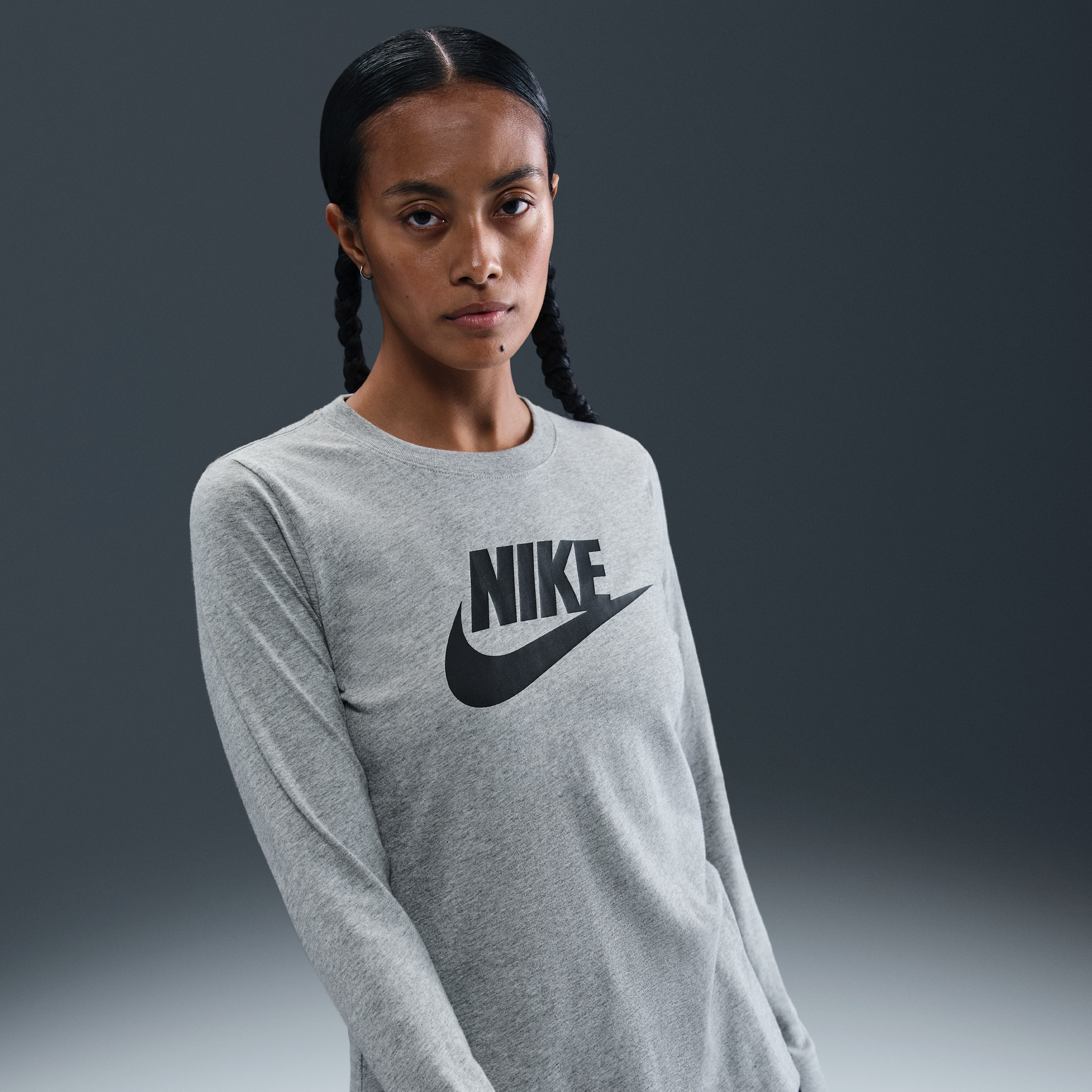 Nike Sportswear Club Essentials Women's Long-Sleeve Logo T-Shirt - Grey