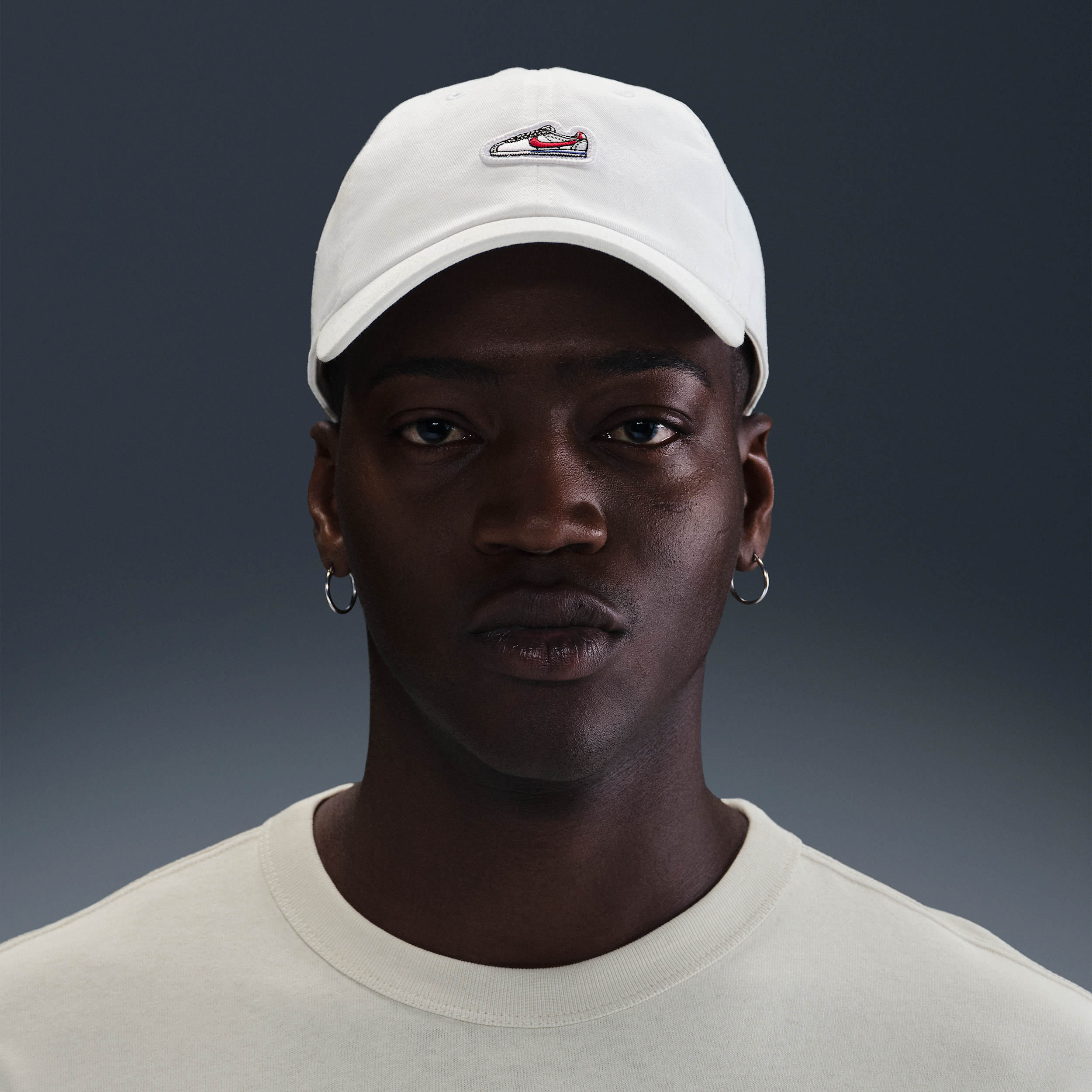 Thumbnail - Nike Club unstrukturierte Cortez Patch-Cap - Weiß