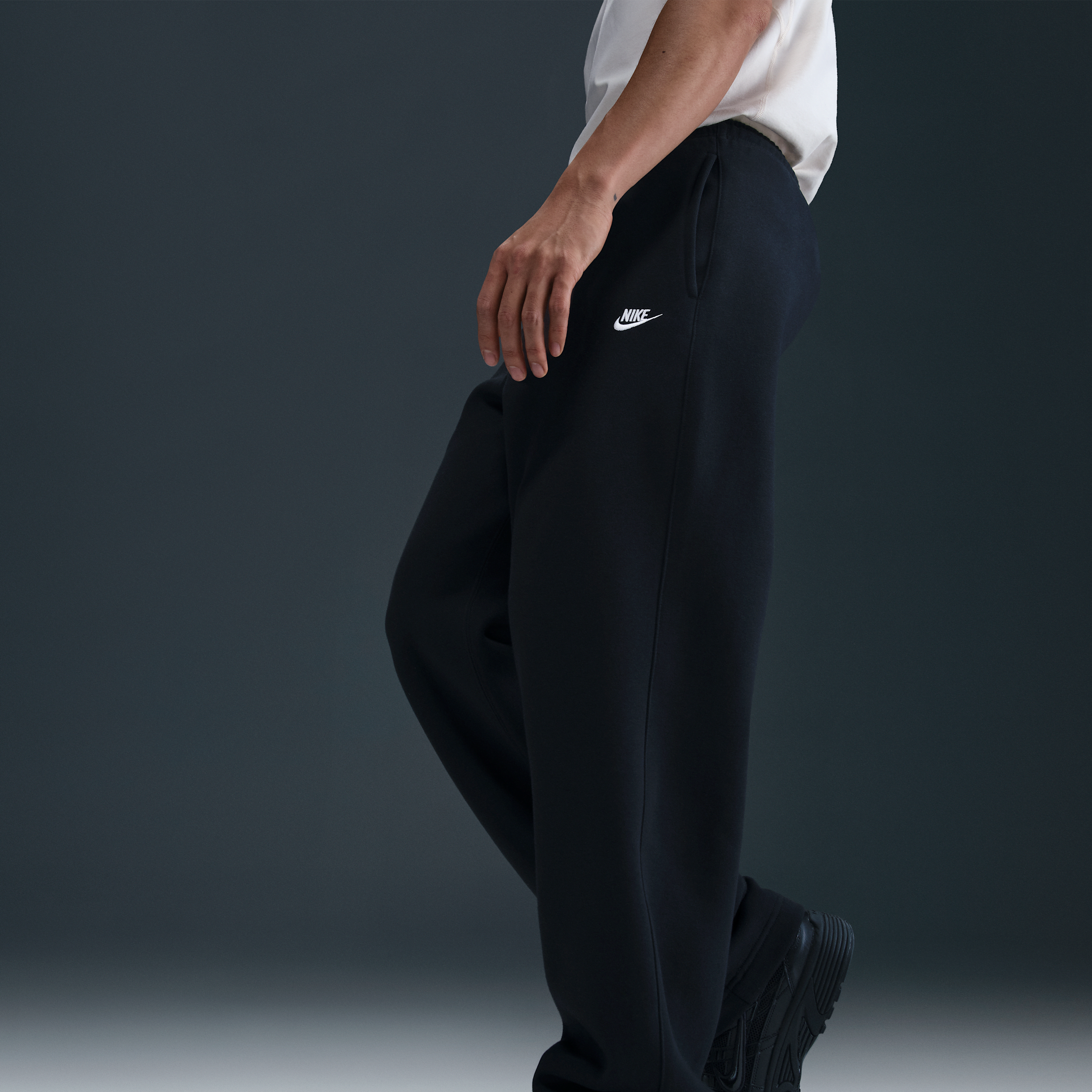 Pantalon en Fleece à ourlet ouvert Nike Club pour homme - Noir