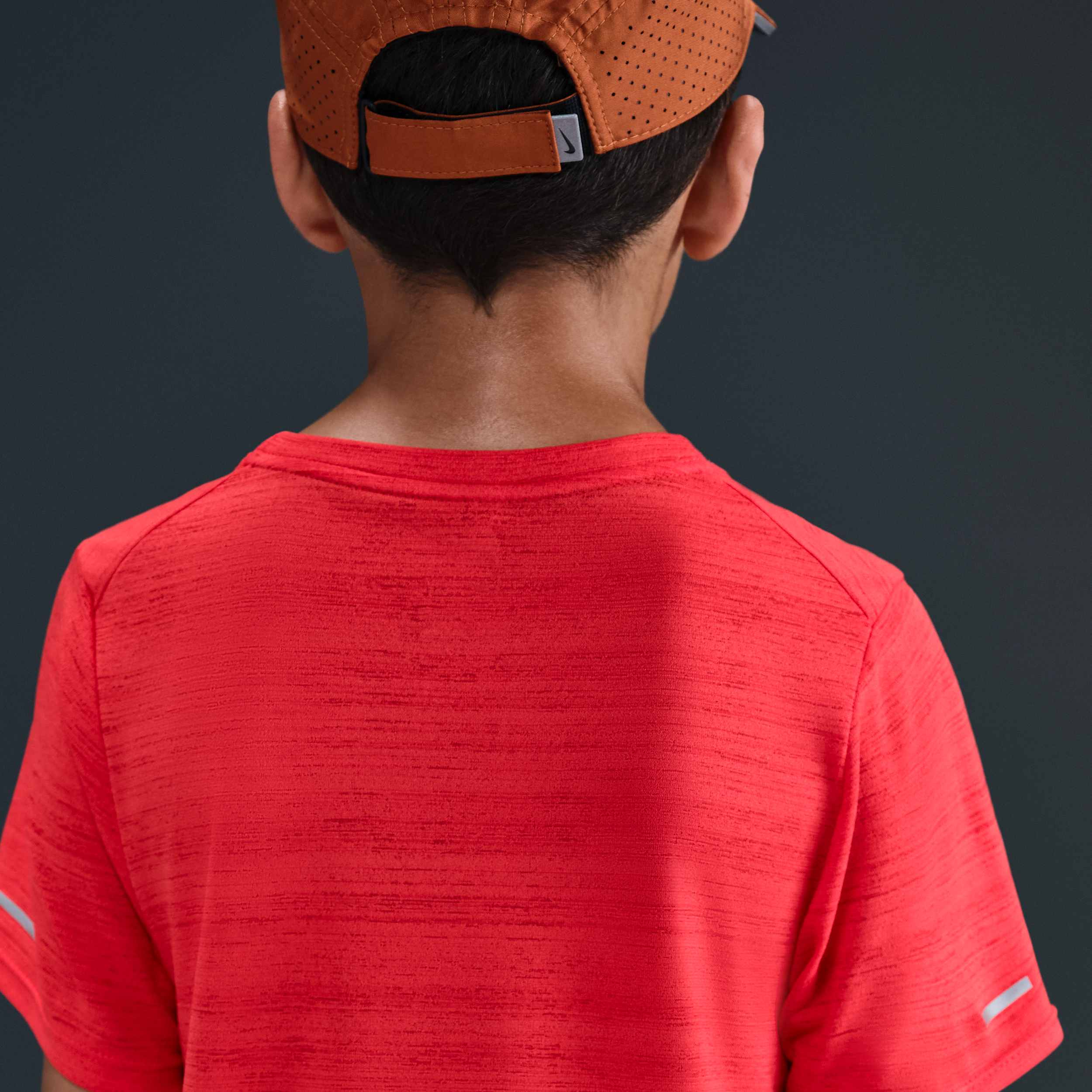 Thumbnail - Nike Dri-FIT Miler Trainingsoberteil für ältere Kinder (Jungen) - Rot