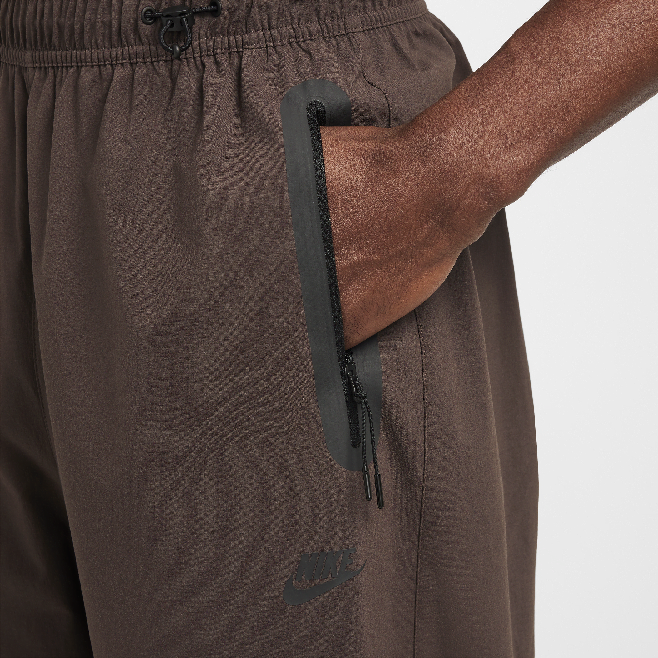 Pantalon oversize tissé Nike Tech pour homme - Marron