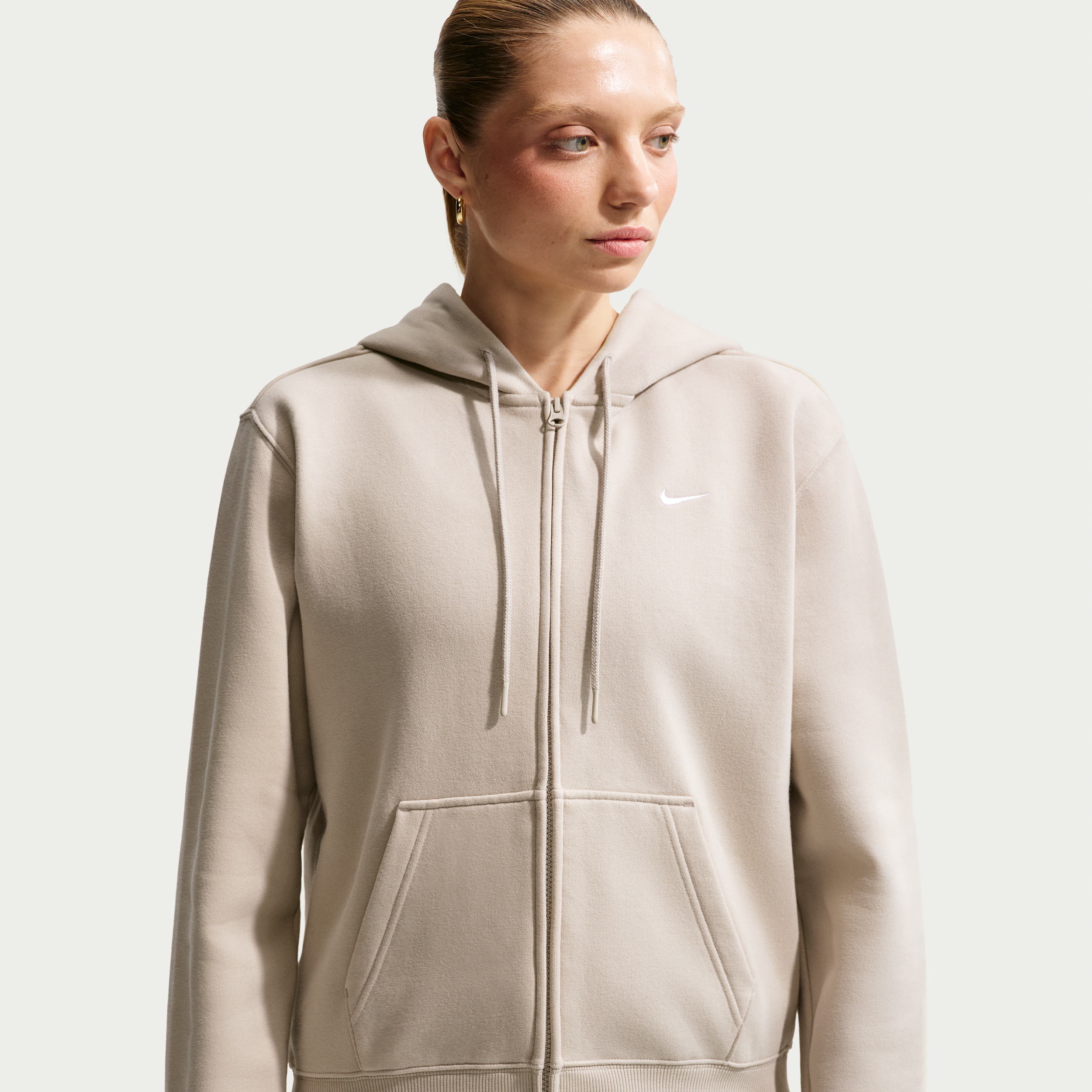 Nike Studio Fleece-hættetrøje i medium vægt med lynlås i fuld længde til kvinder - brun