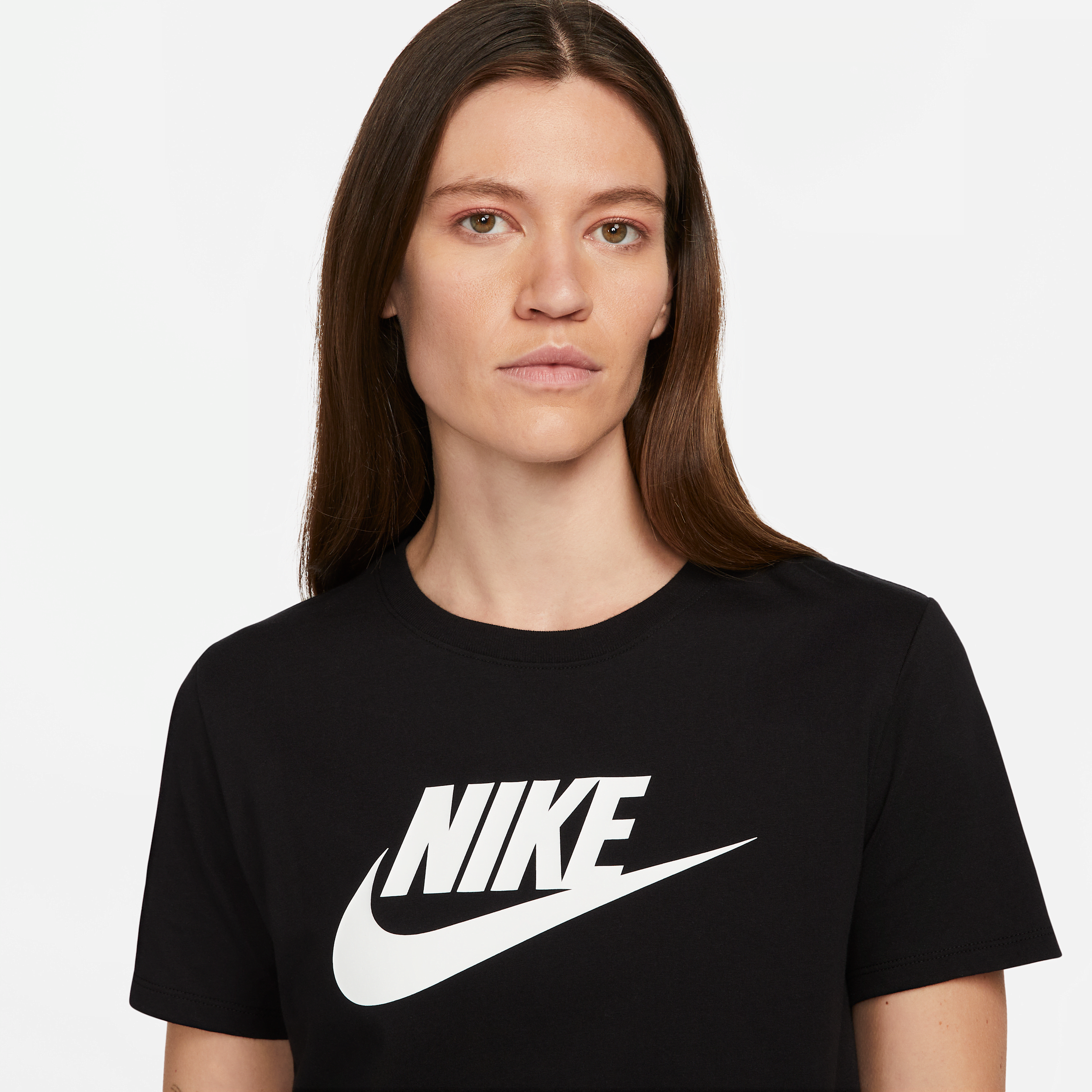 Tee-shirt à logo Nike Sportswear Essentials pour femme - Noir