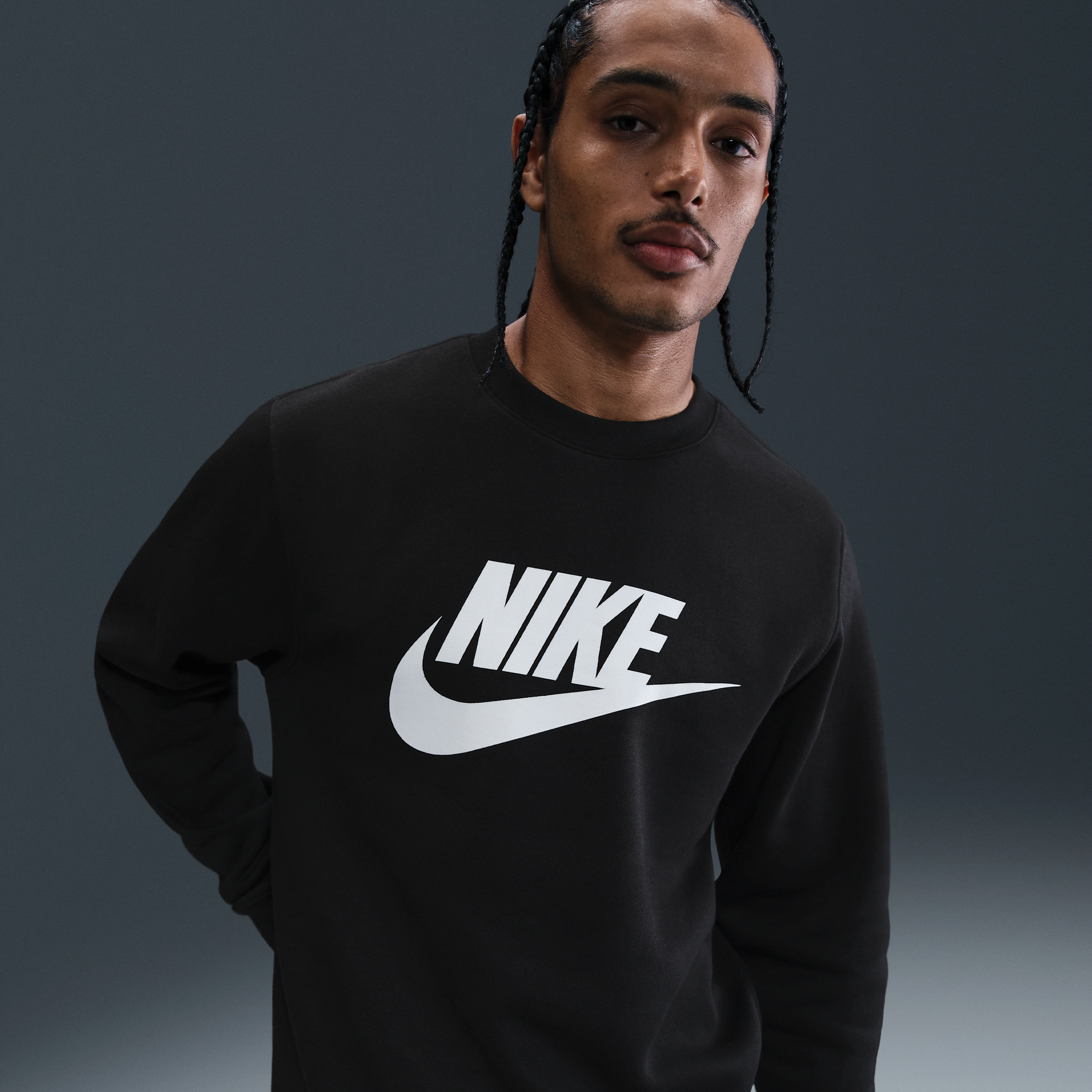 Thumbnail - Nike Club Fleece-Rundhalsshirt mit Grafik (Herren) - Schwarz
