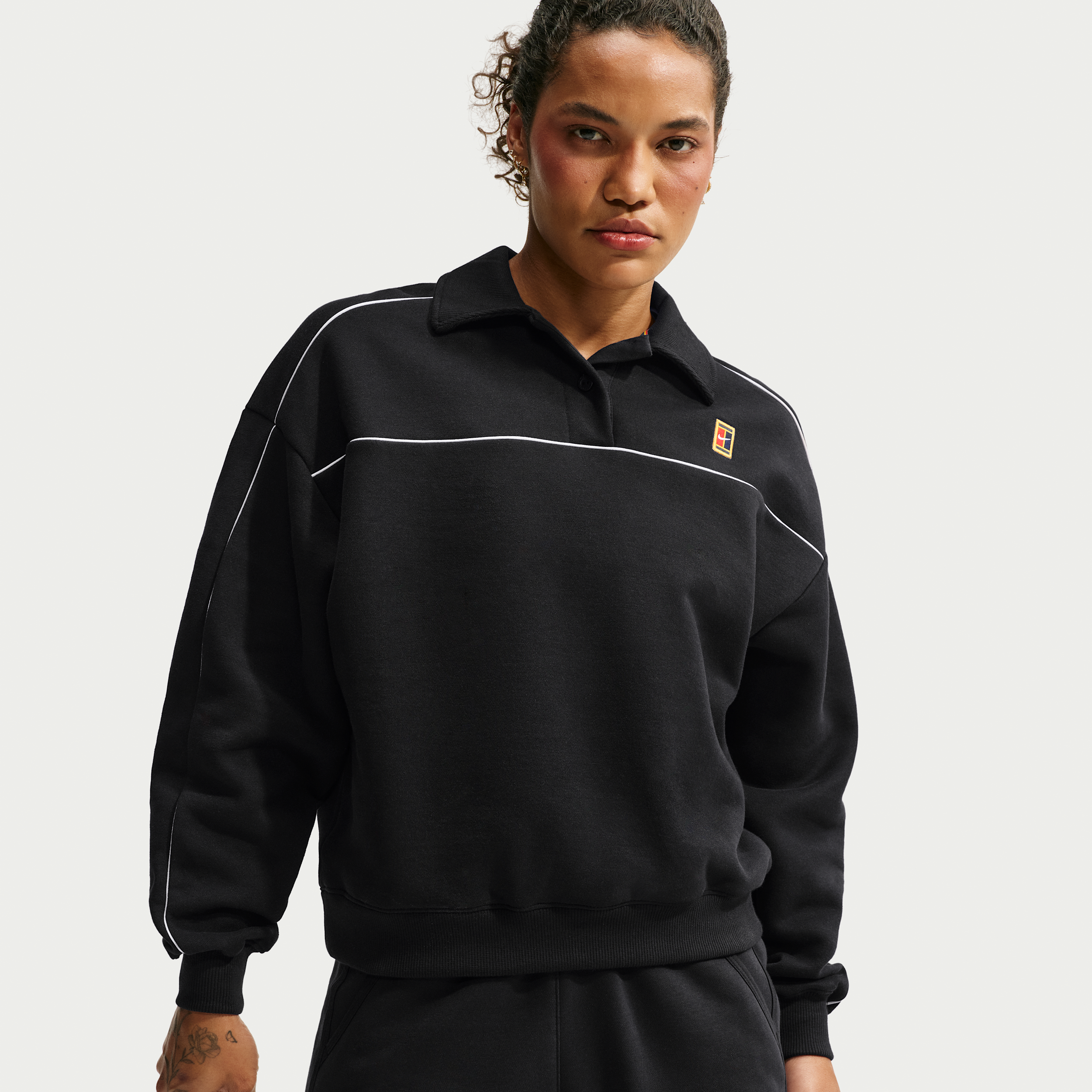 Langærmet NikeCourt Court-kollektionen-tennistrøje i fleece til kvinder - sort