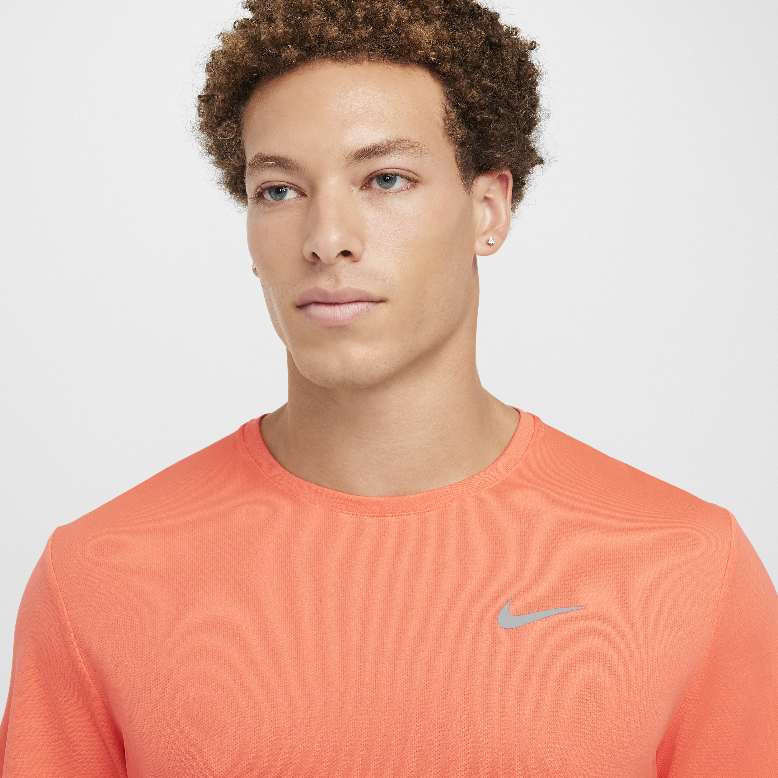 Haut de running à manches courtes Dri-FIT UV Nike Miler pour homme - Rose