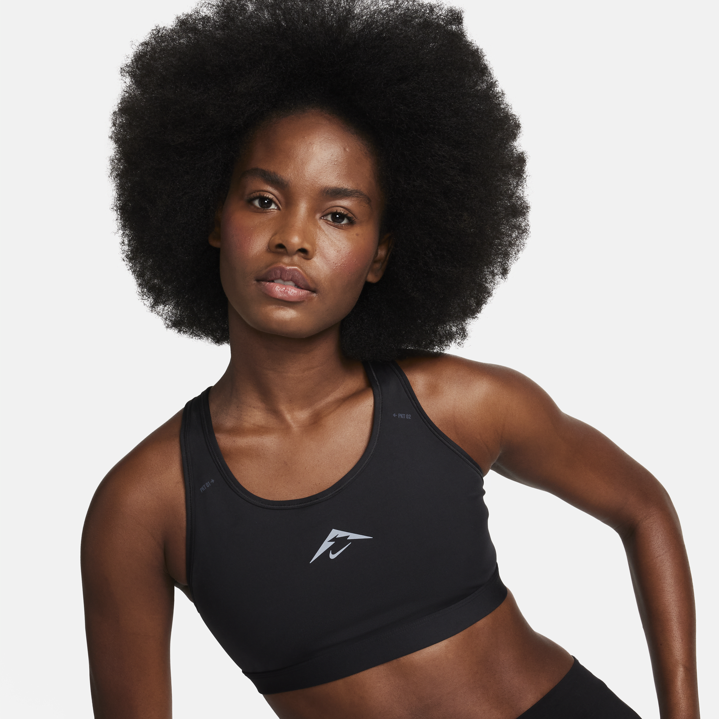 Nike Trail Swoosh On-The-Run licht gevoerde sport-bh met medium ondersteuning Zwart