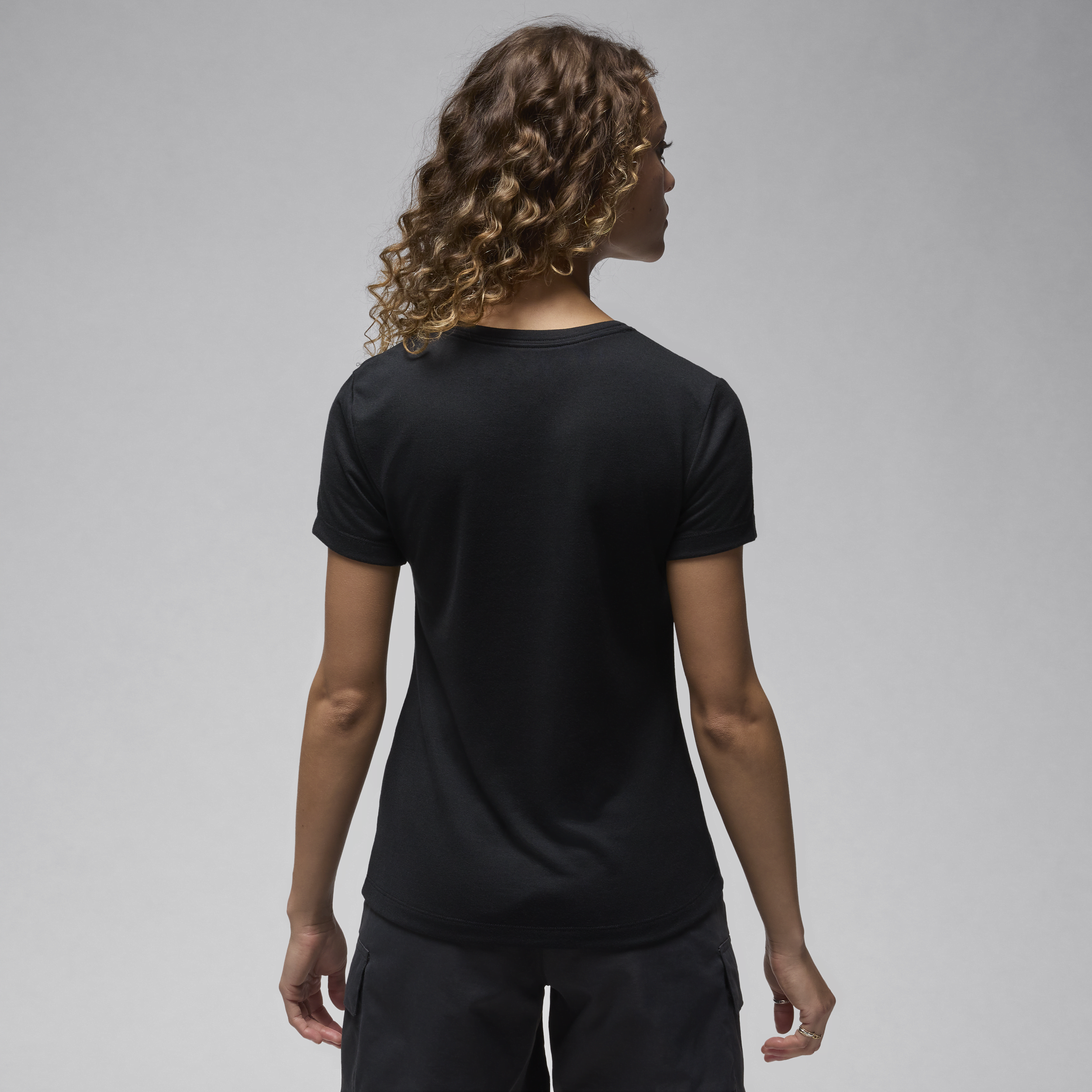 Jordan T-shirt met graphic en aansluitende pasvorm voor dames Zwart