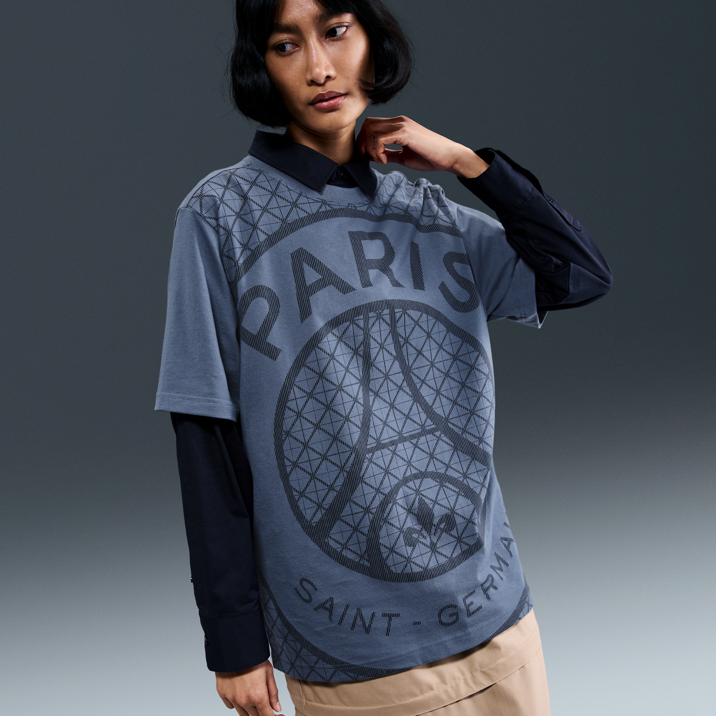 Thumbnail - Paris Saint-Germain Nike Football T-Shirt mit saisonalem Print (Damen) - Blau