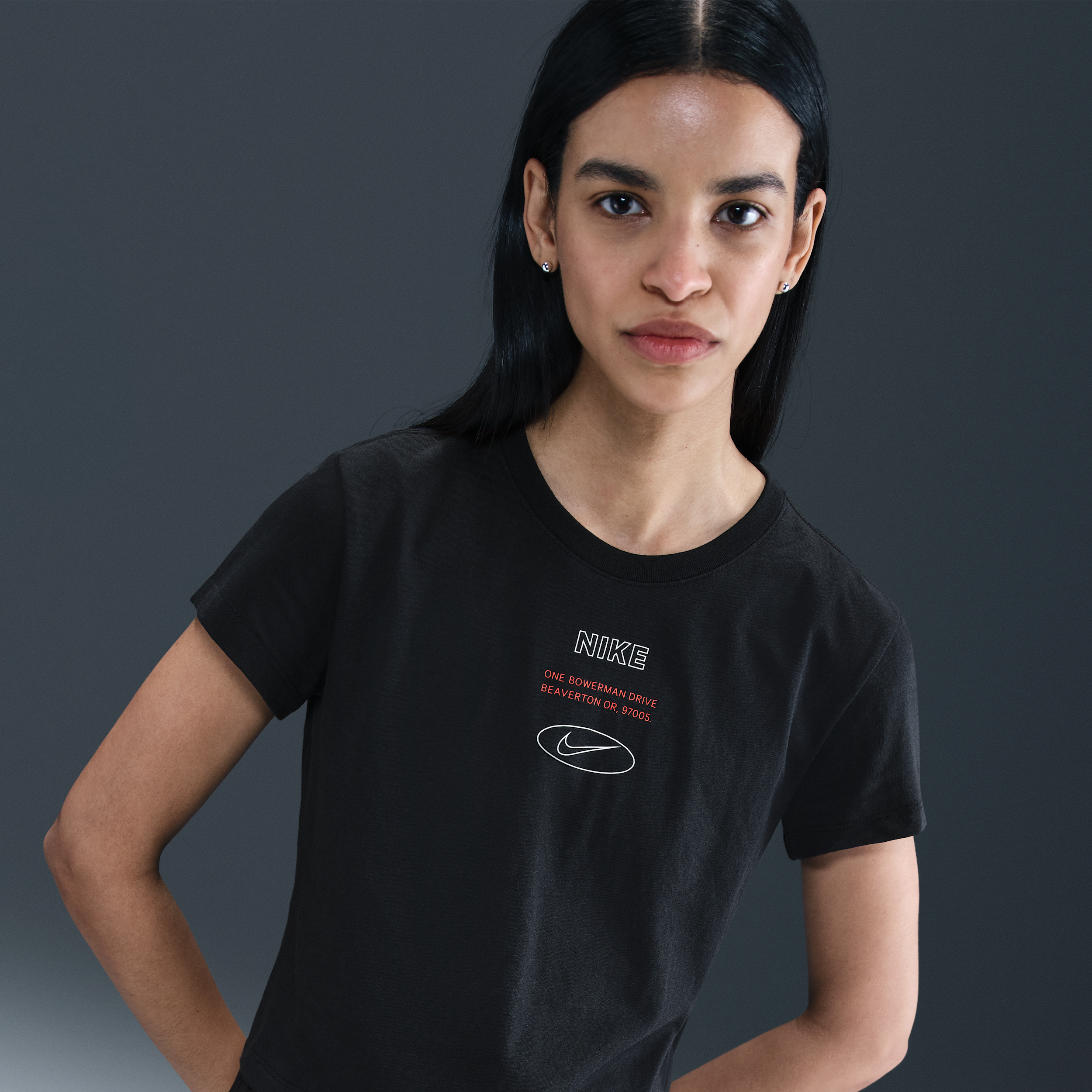 Thumbnail - Nike Sportswear T-Shirt mit Grafik für Damen - Schwarz
