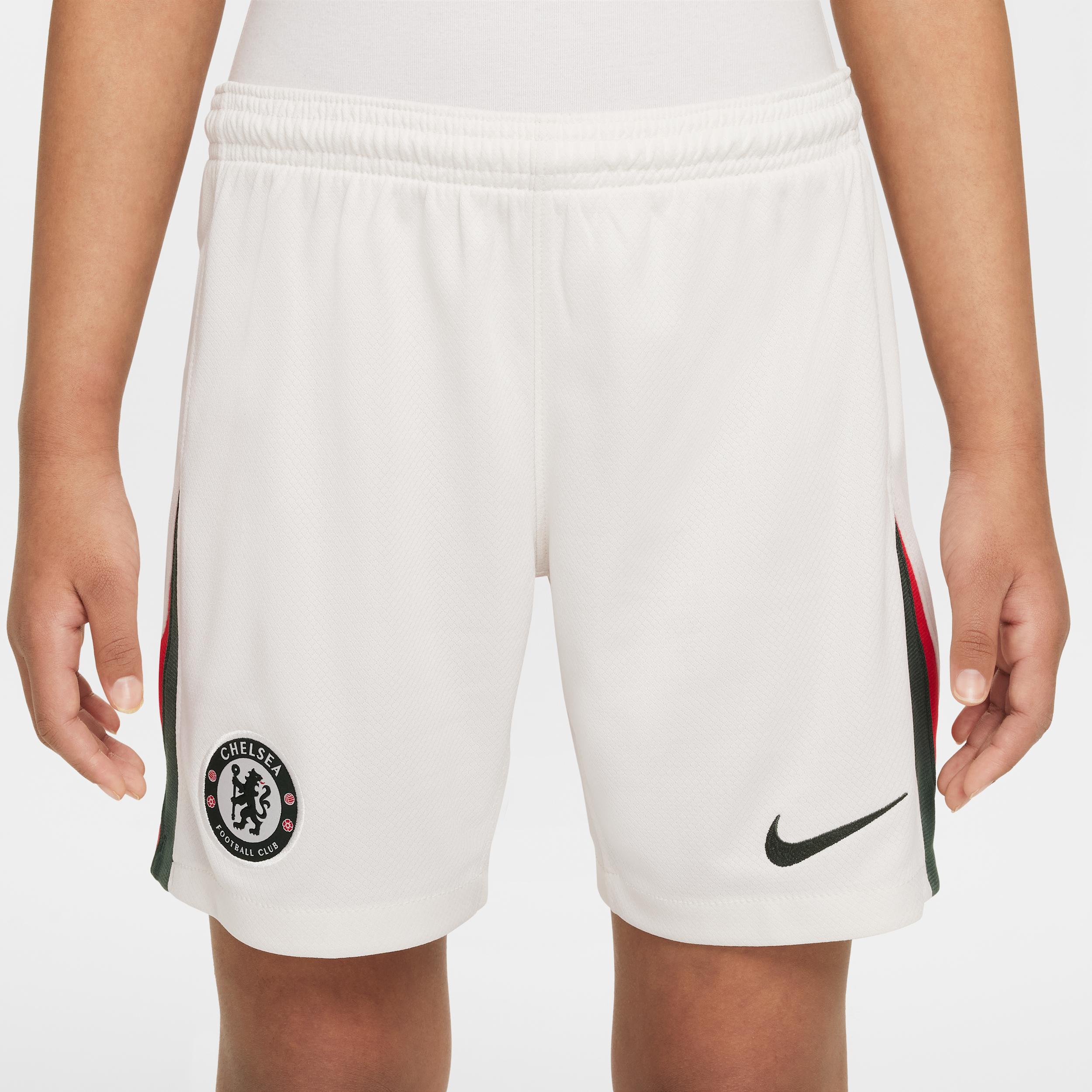 Thumbnail - FC Chelsea 2025/26 Stadium Away Nike Replika-Fußballshorts mit Dri-FIT-Technologie (ältere Kinder) - Grau