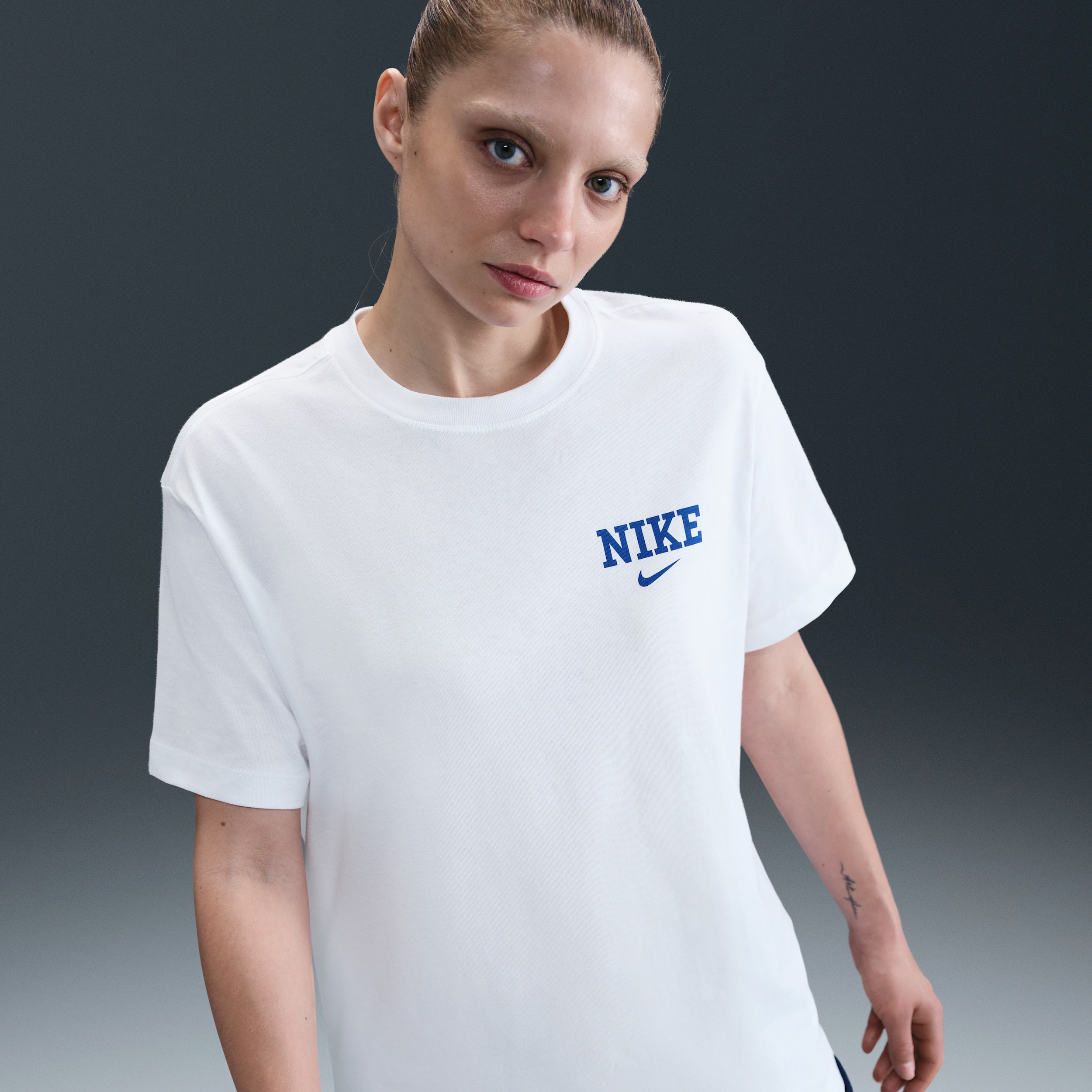 Thumbnail - Nike Sportswear T-Shirt (Damen) - Weiß