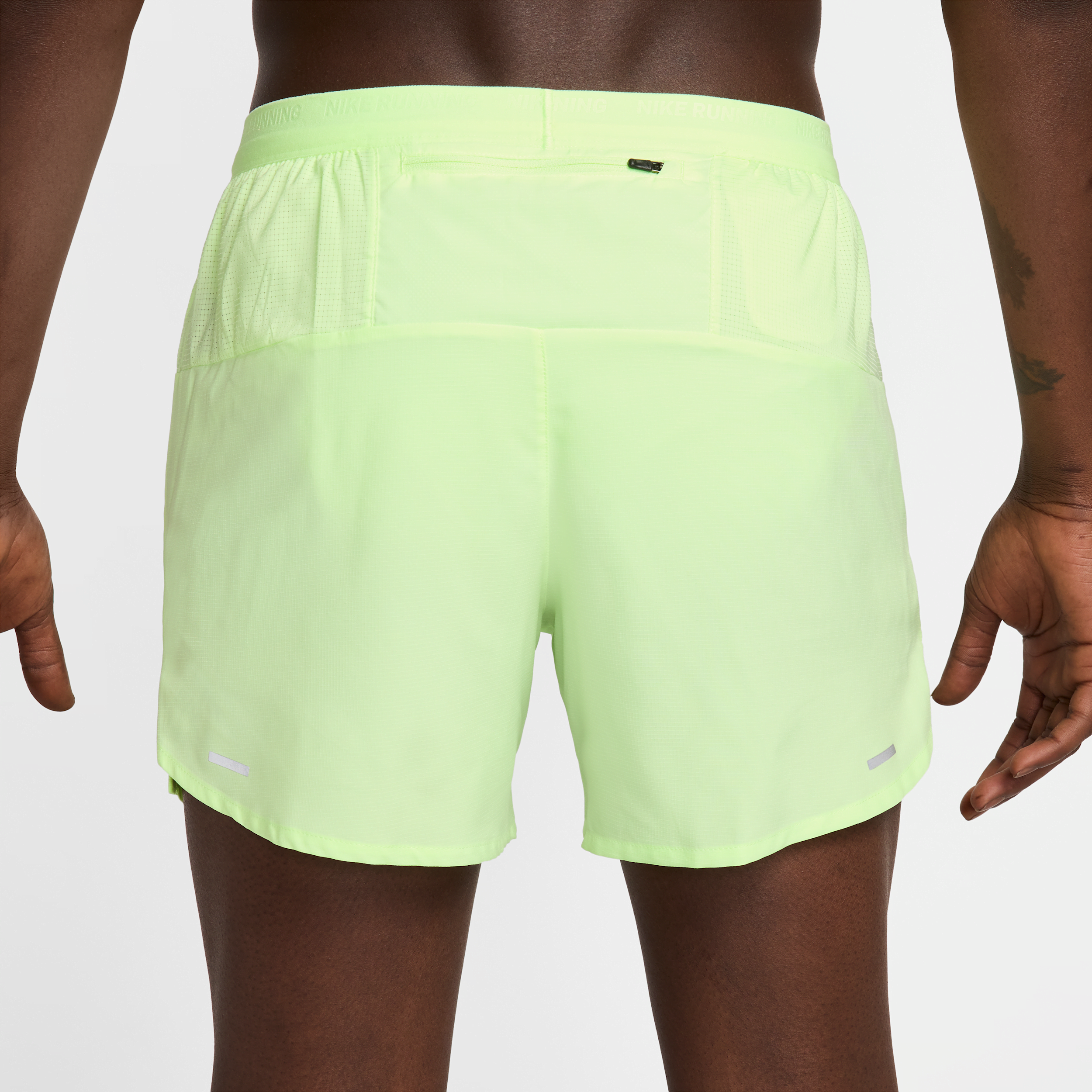 Short de running avec sous-short intégré Dri-FIT Nike Stride 13 cm pour homme - Jaune