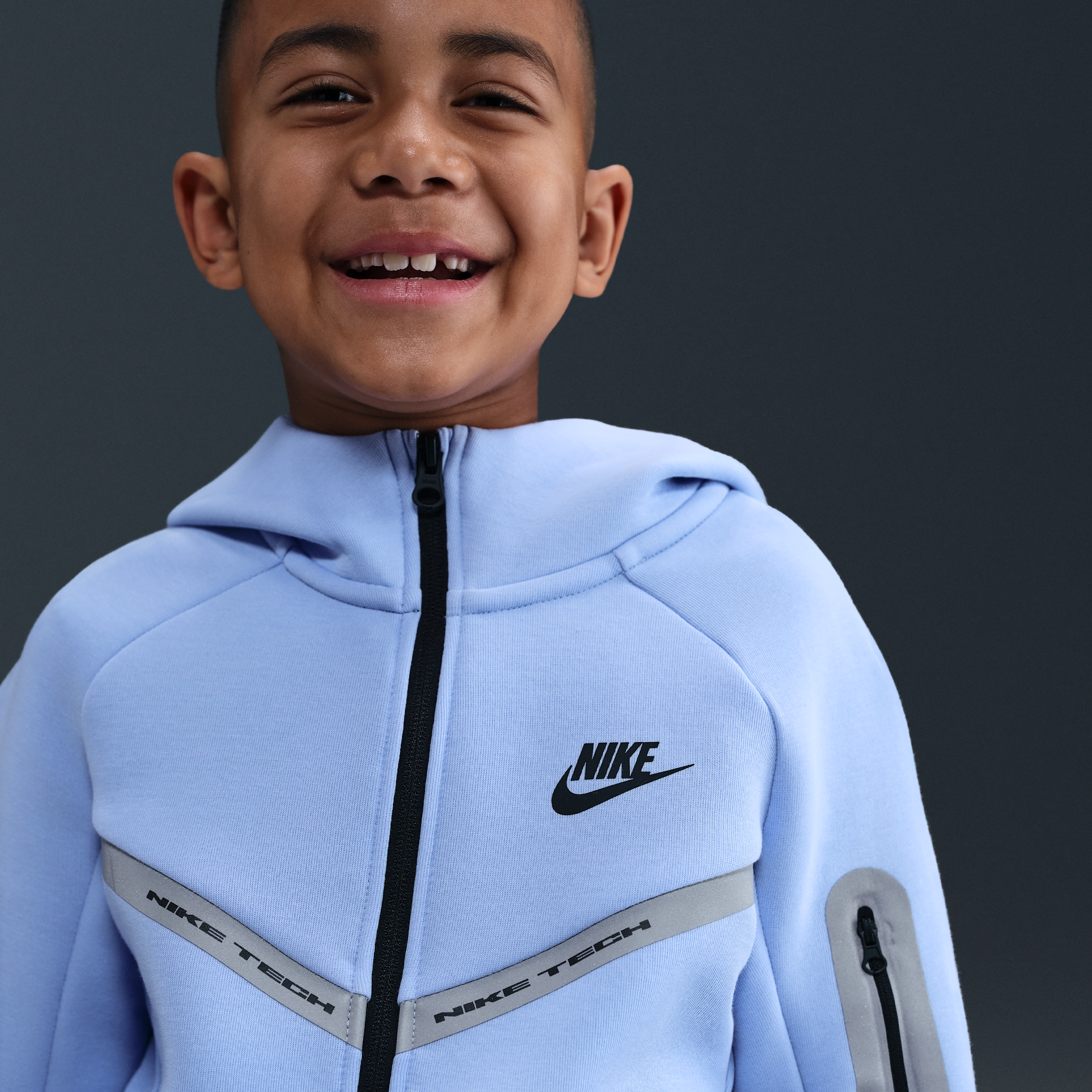 Thumbnail - Nike Tech Fleece Kapuzenjacke für ältere Kinder (Jungen) mit reflektierenden Akzenten - Blau