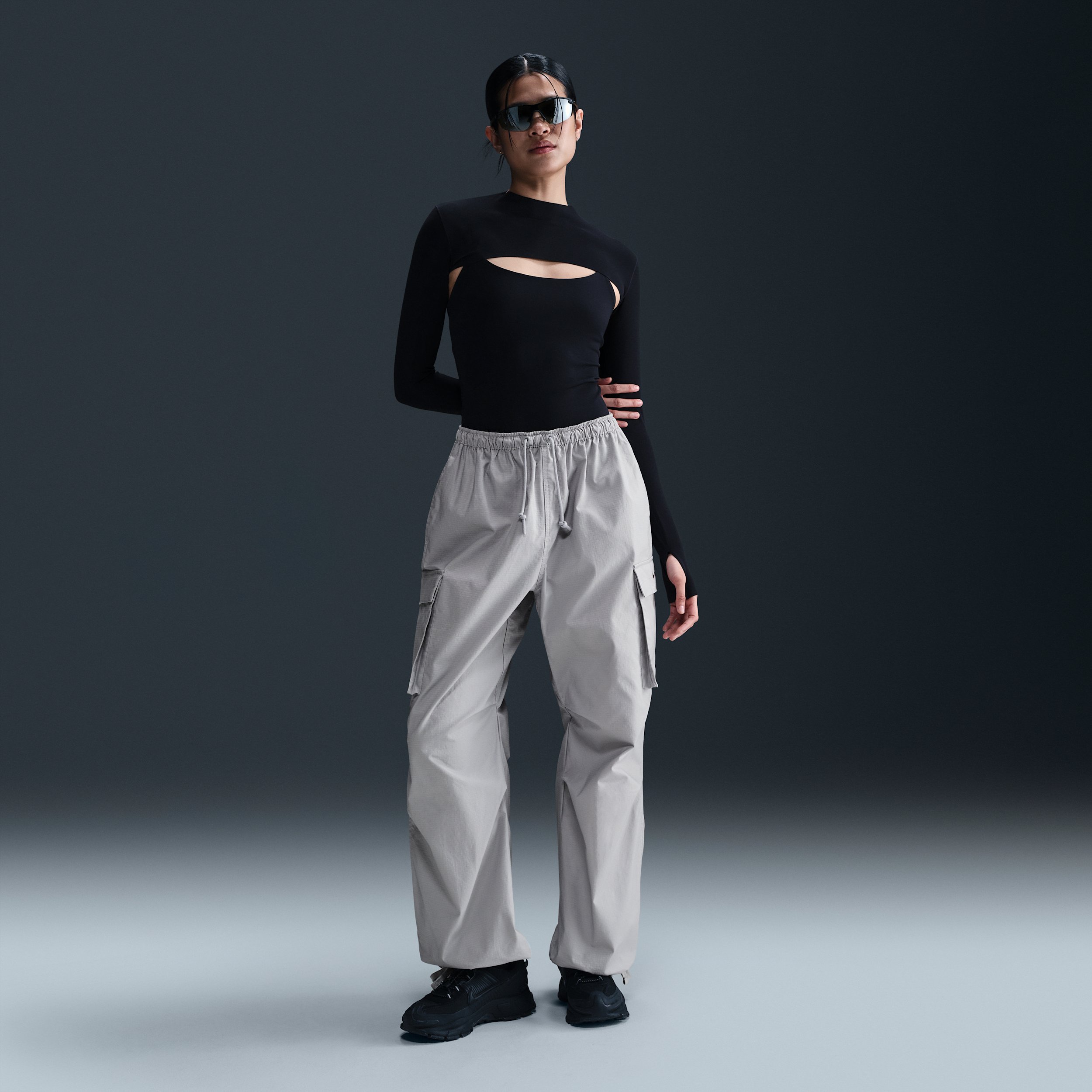 Nike Sportswear Women's Mid-Rise Oversized Cargo Trousers - Grey