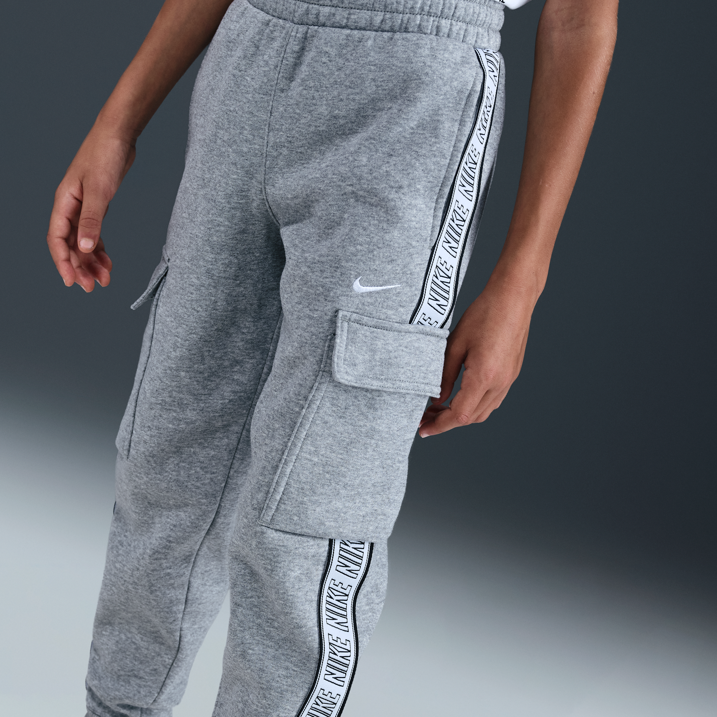 Thumbnail - Nike Sportswear Club Fleece Cargohose für ältere Kinder - Grau